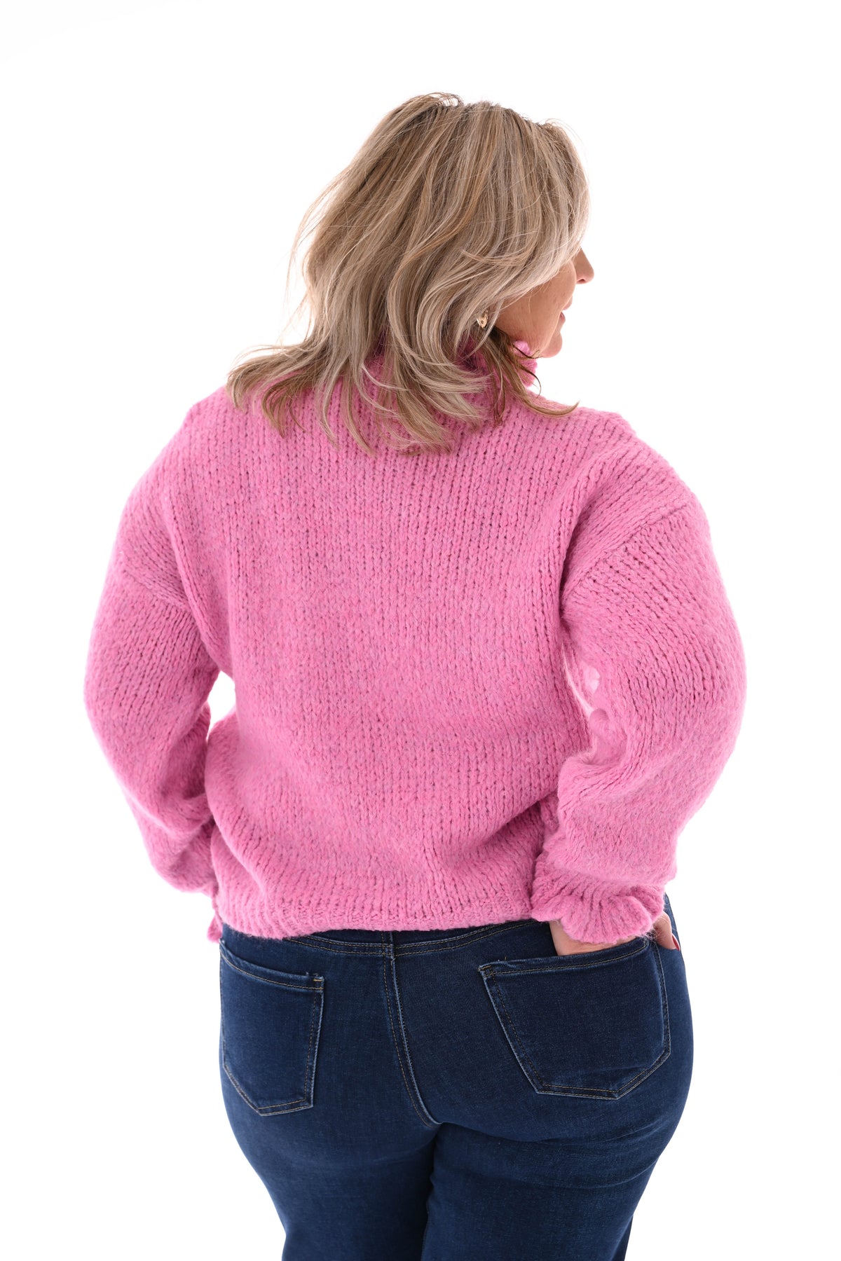 Gebreide trui roezelkraag en mouwen roze