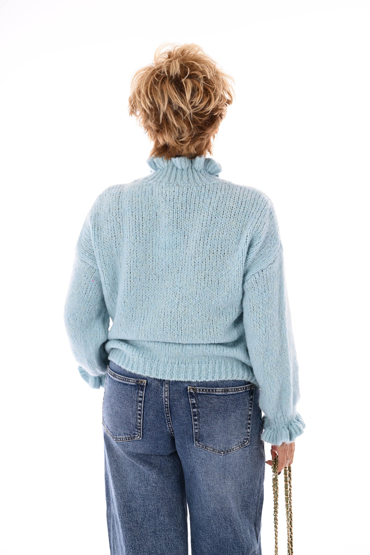 Gebreide trui roezelkraag en mouwen lichtblauw