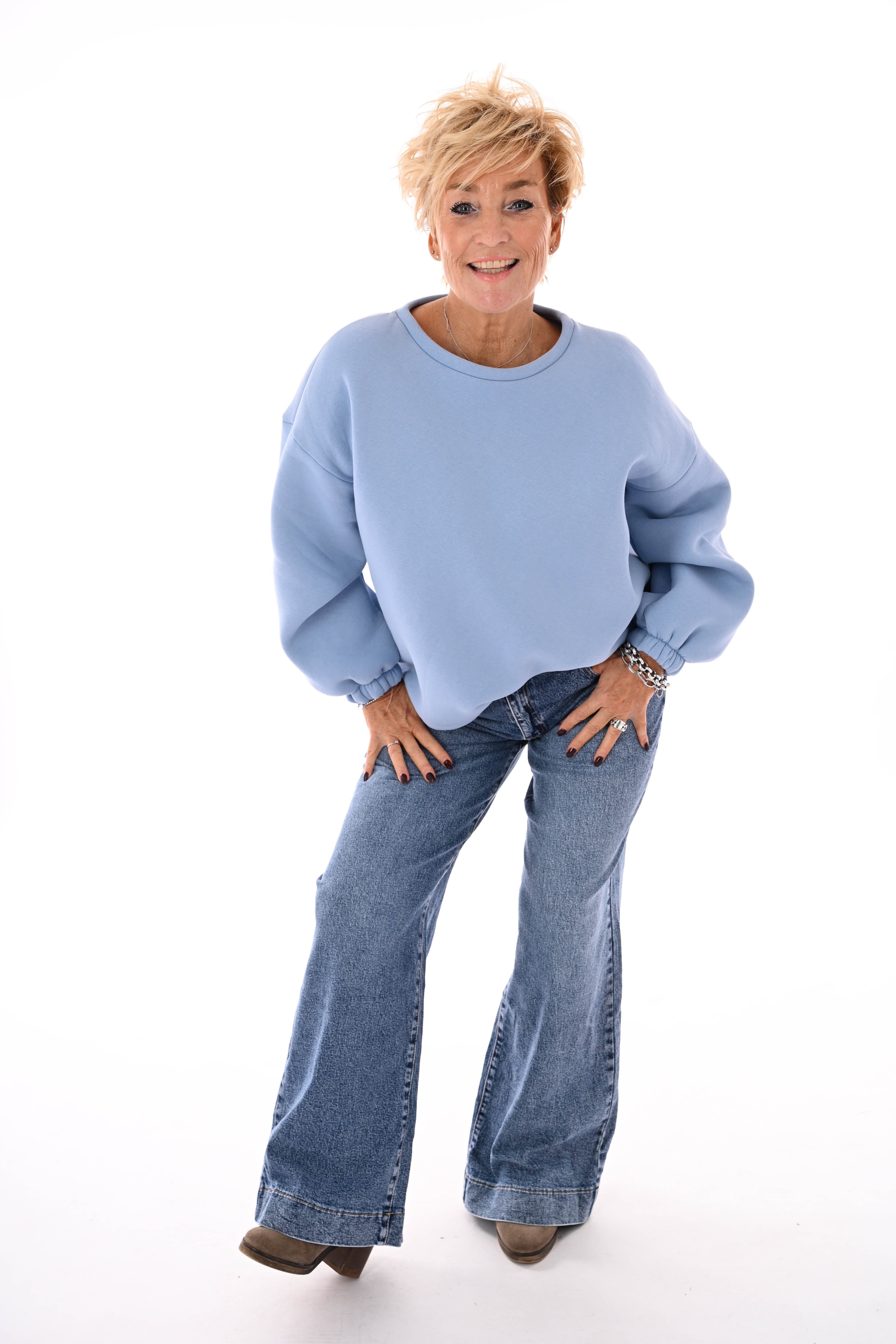 Sweater good vibes lichtblauw