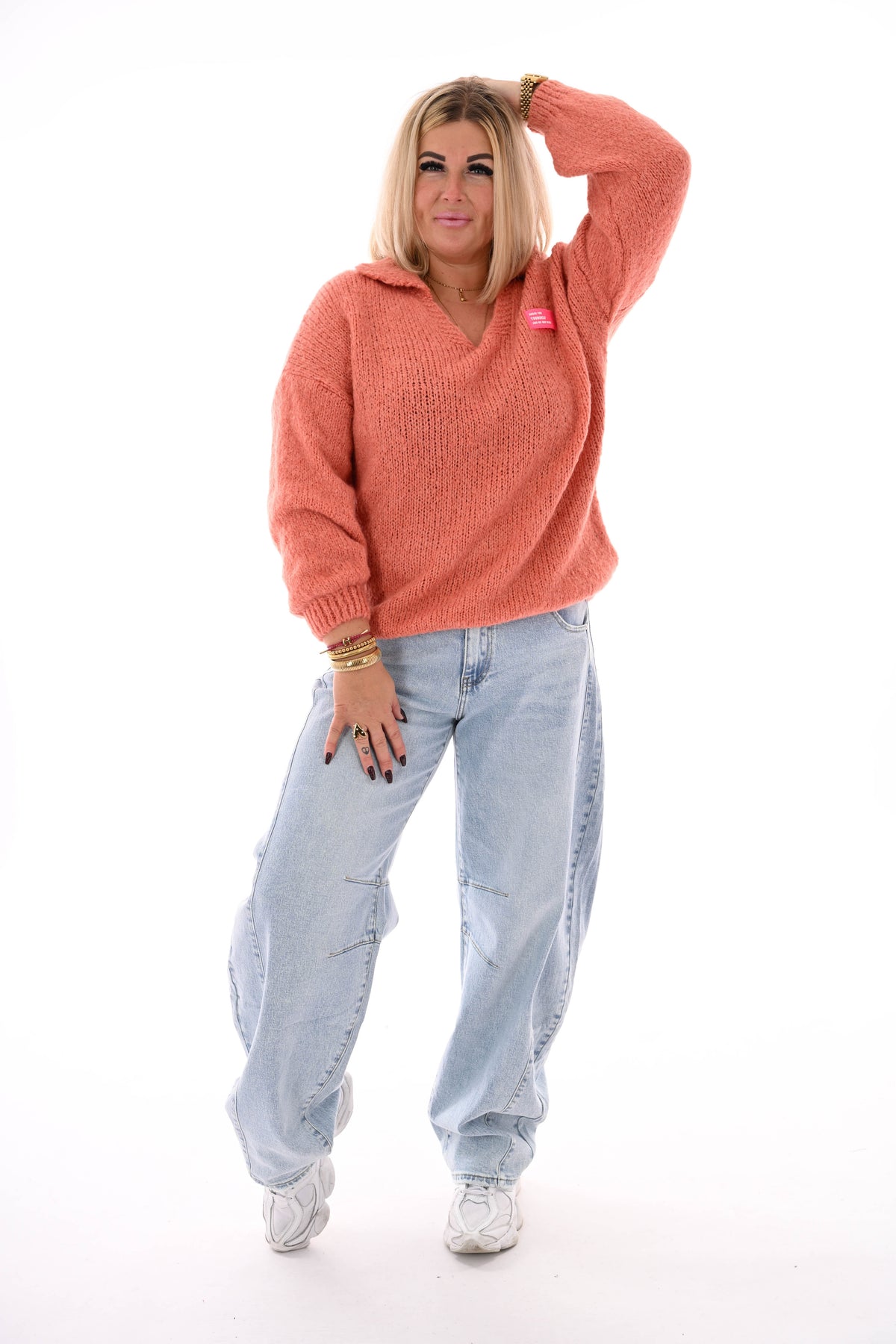 Grof gebreide trui v-hals met applicatie zalm