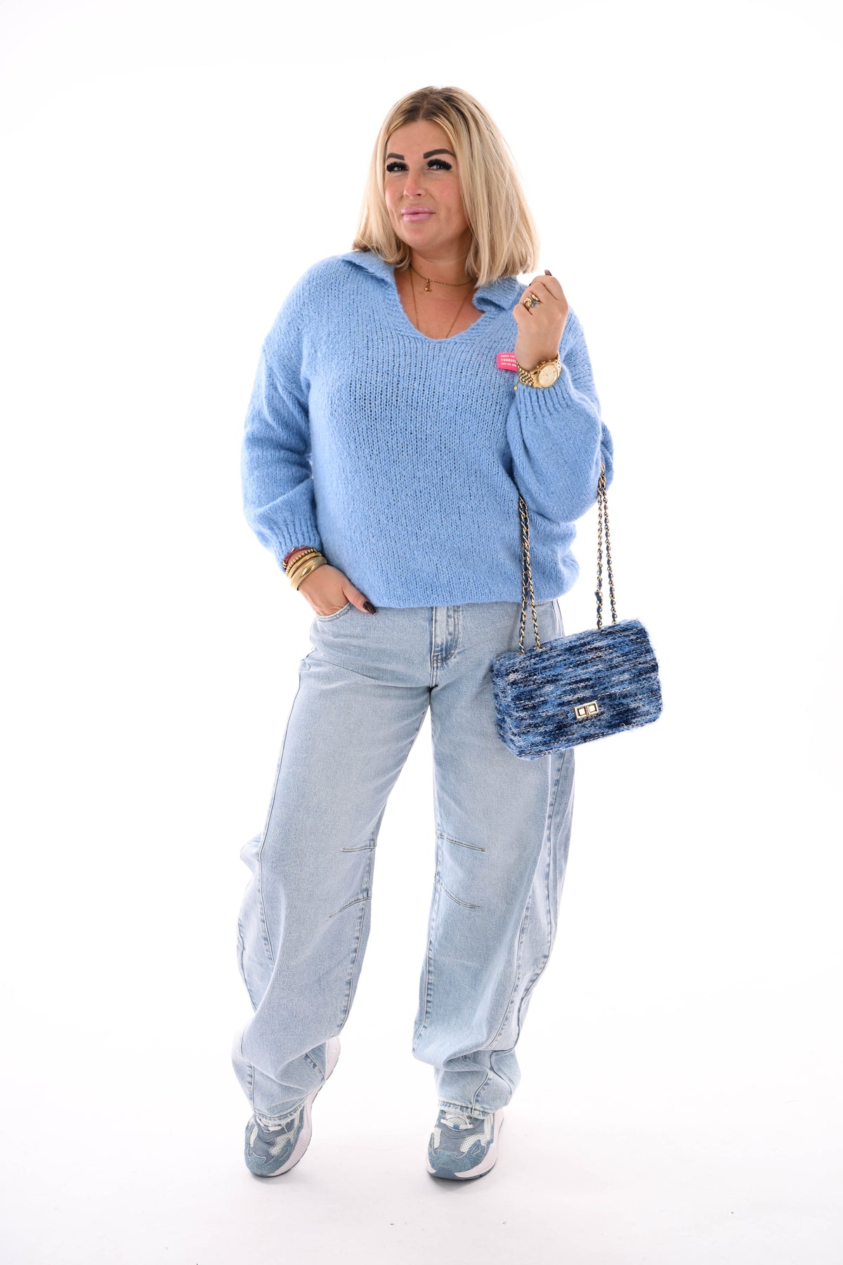 Grof gebreide trui v-hals met applicatie blauw