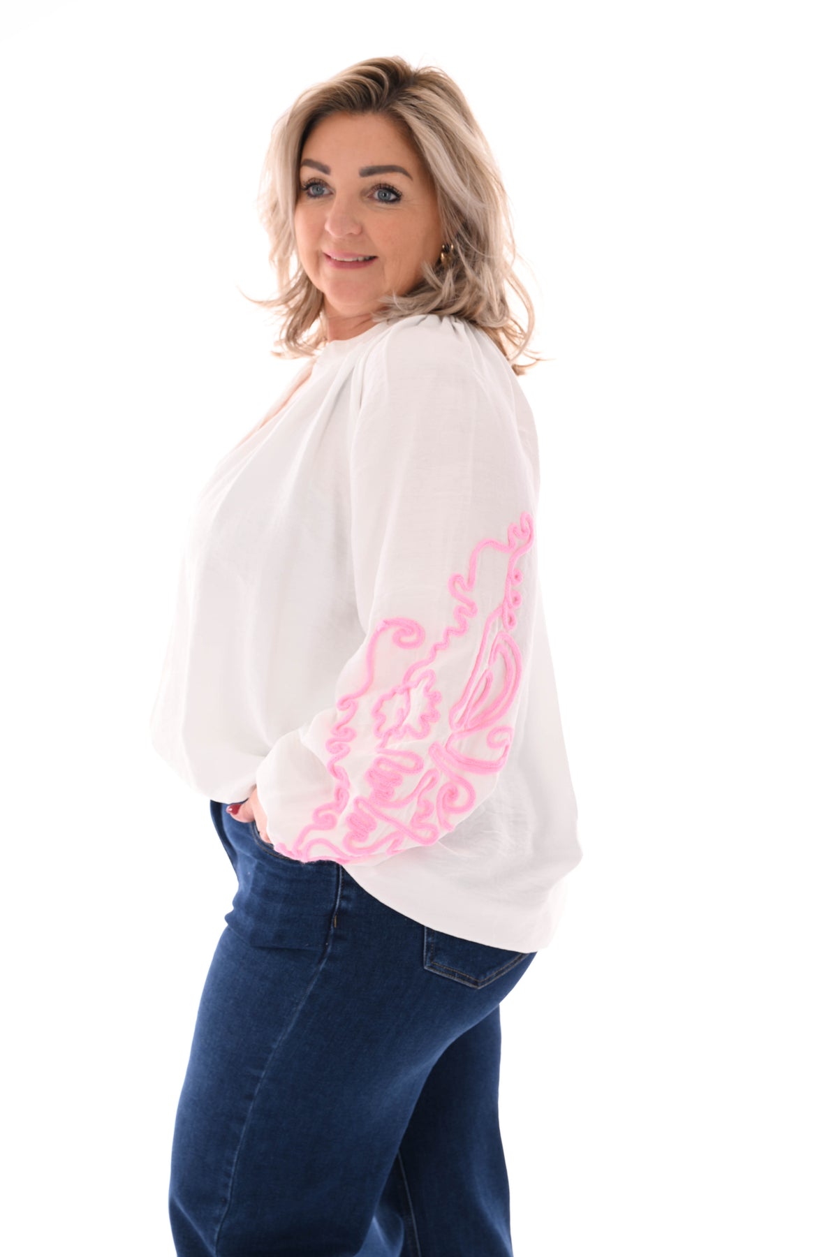 Blouse mouwen met borduursels wit