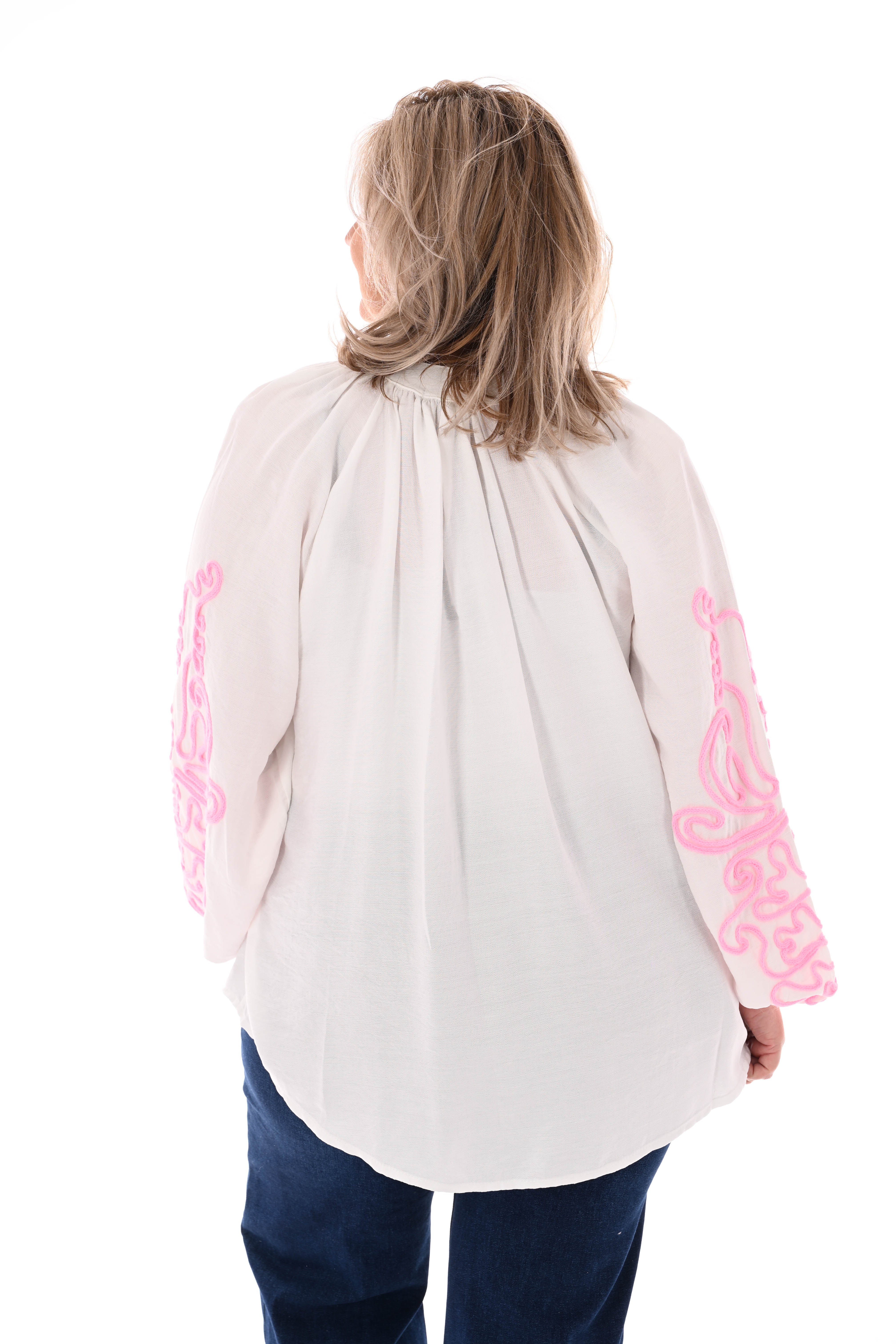 Blouse mouwen met borduursels wit