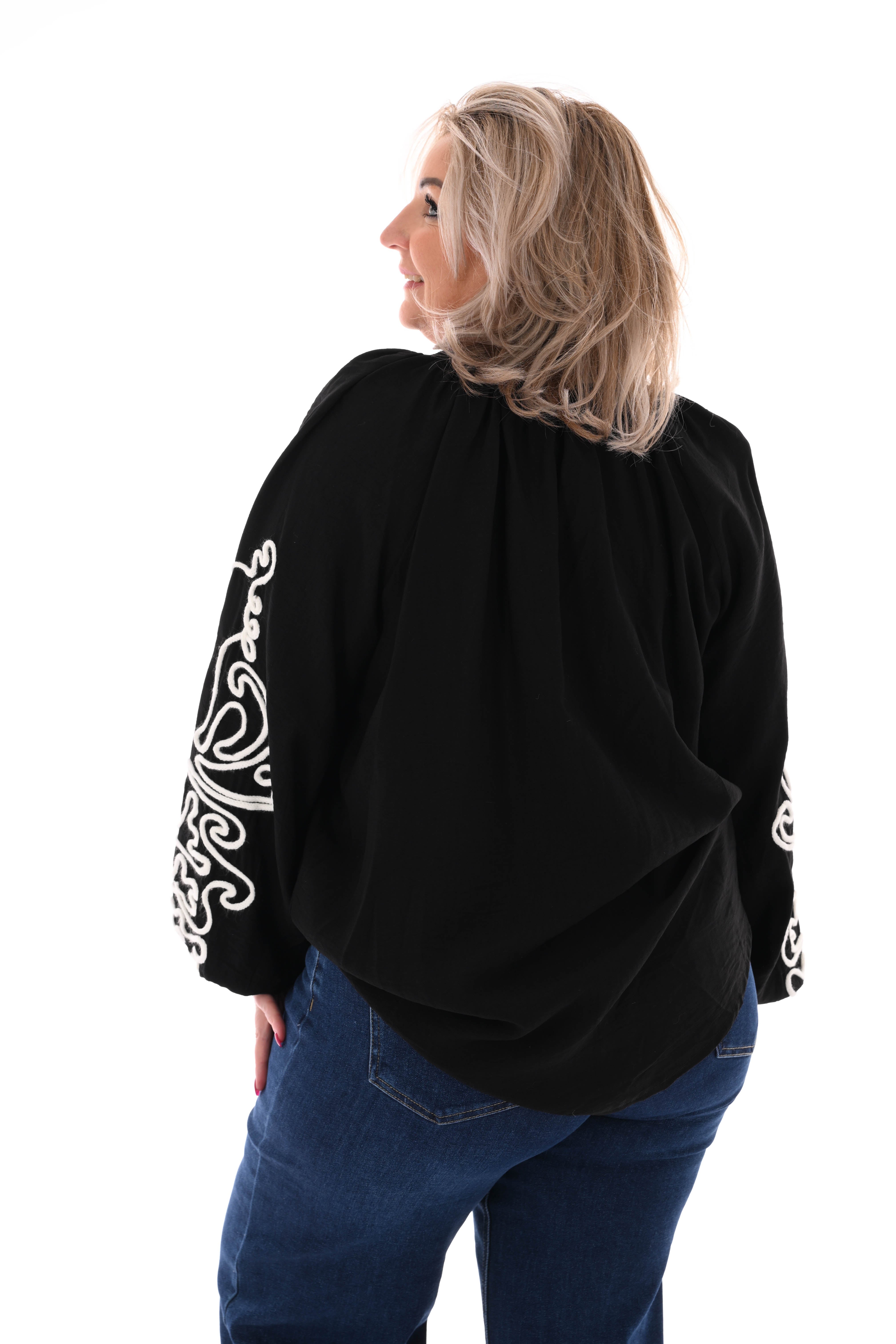 Blouse mouwen met borduursels zwart