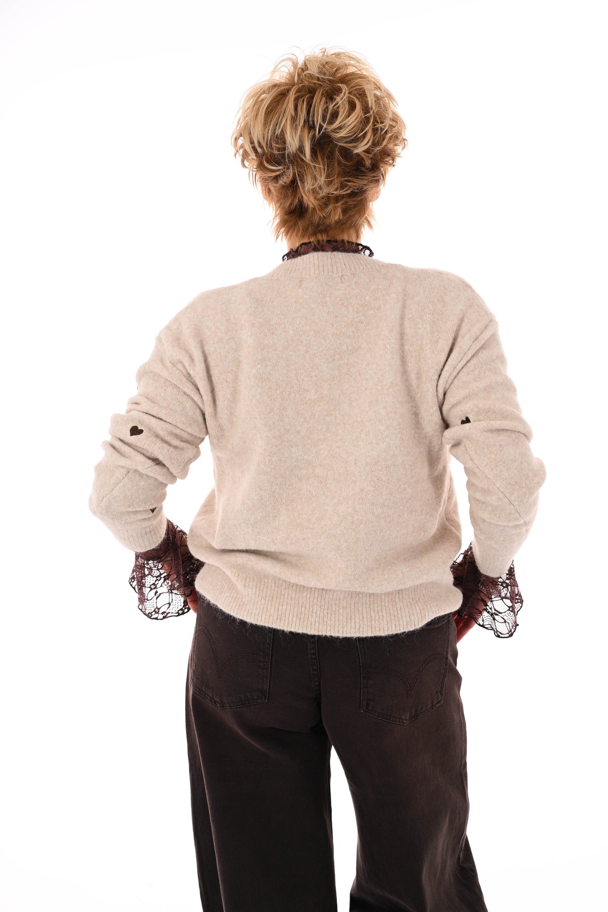 Fijn gebreid vest met hartjes beige