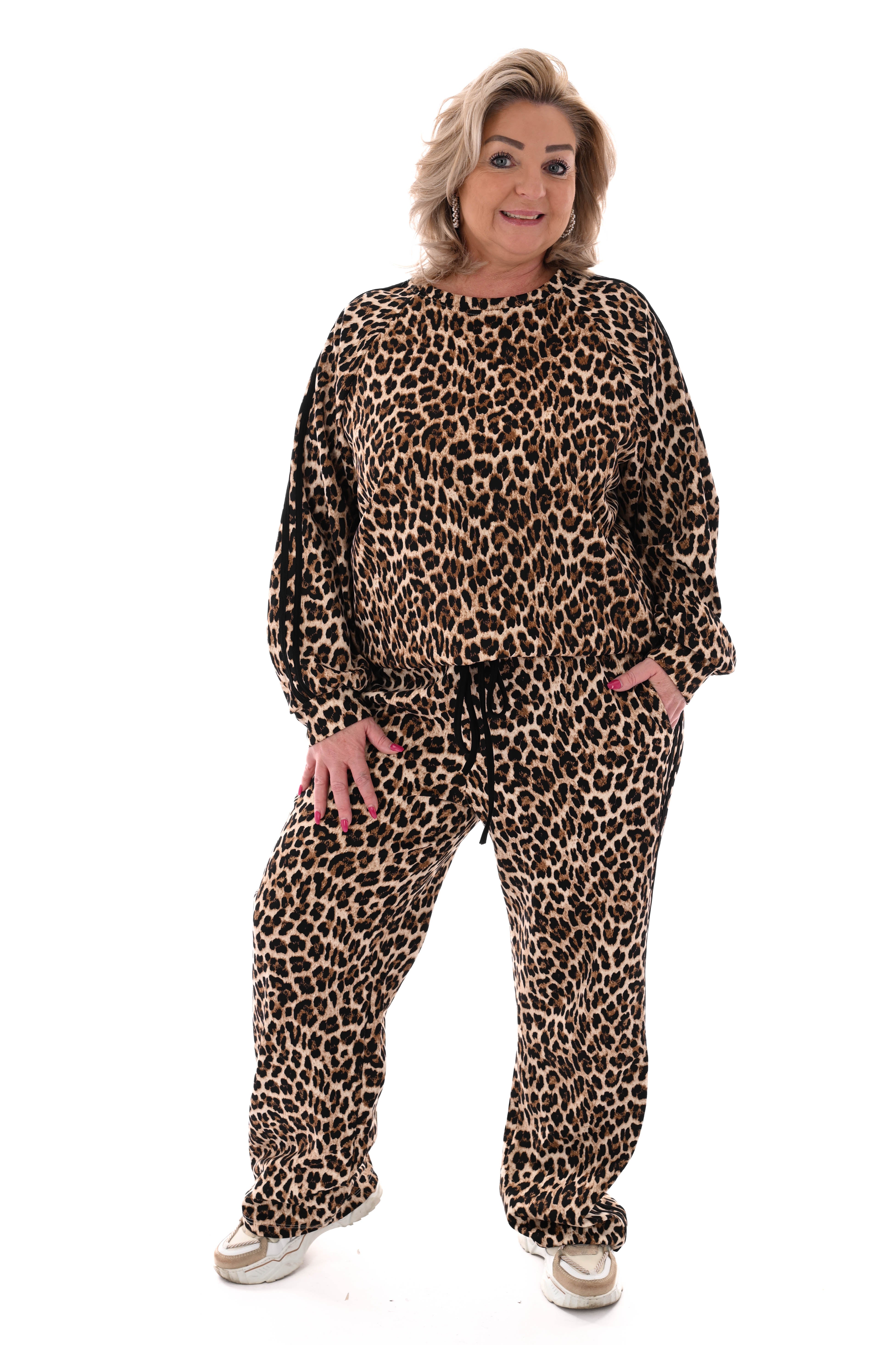 Tweedelig set panter met kleur bies zwart