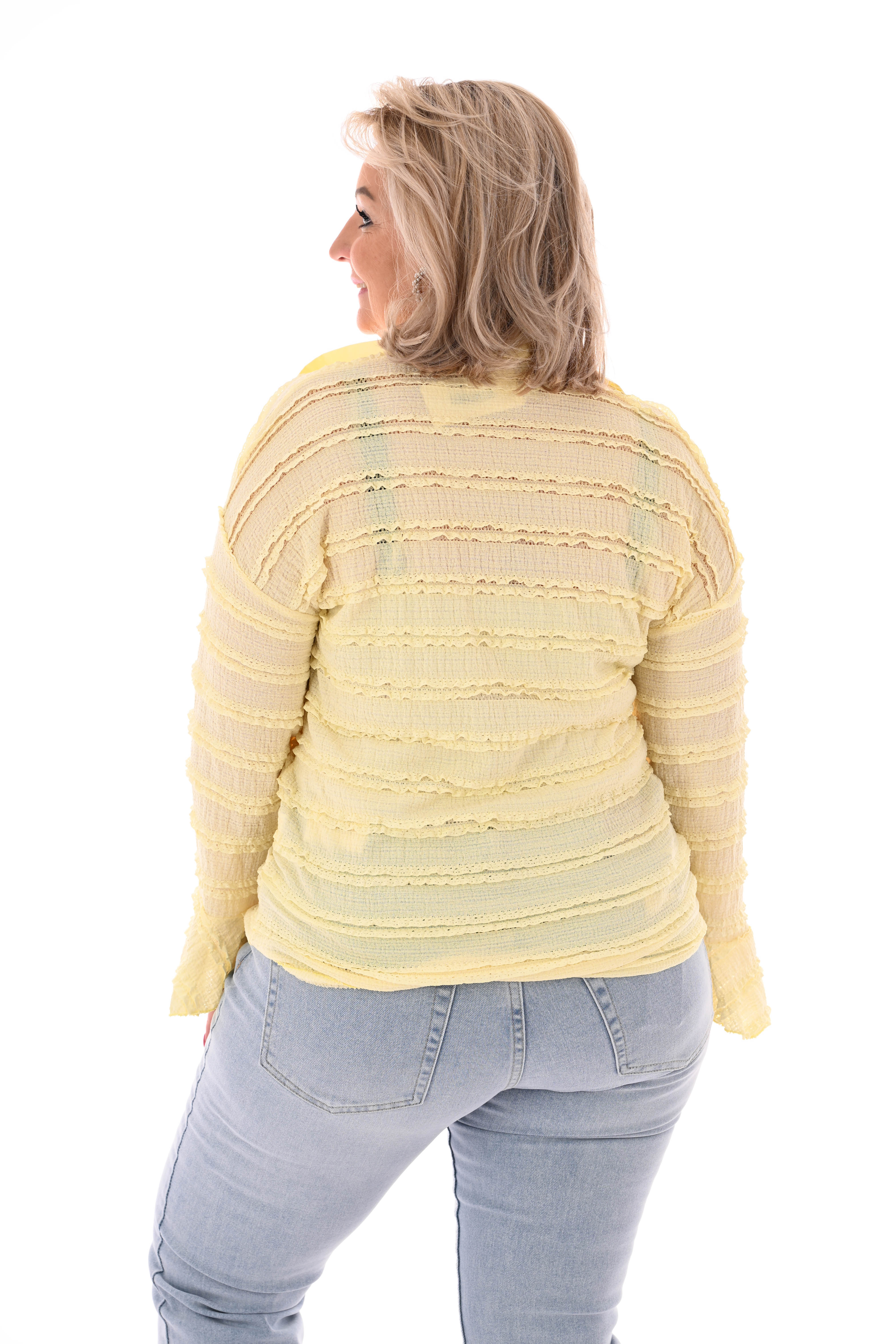 Doorknoop blouse ruffels en kraag lichtgeel