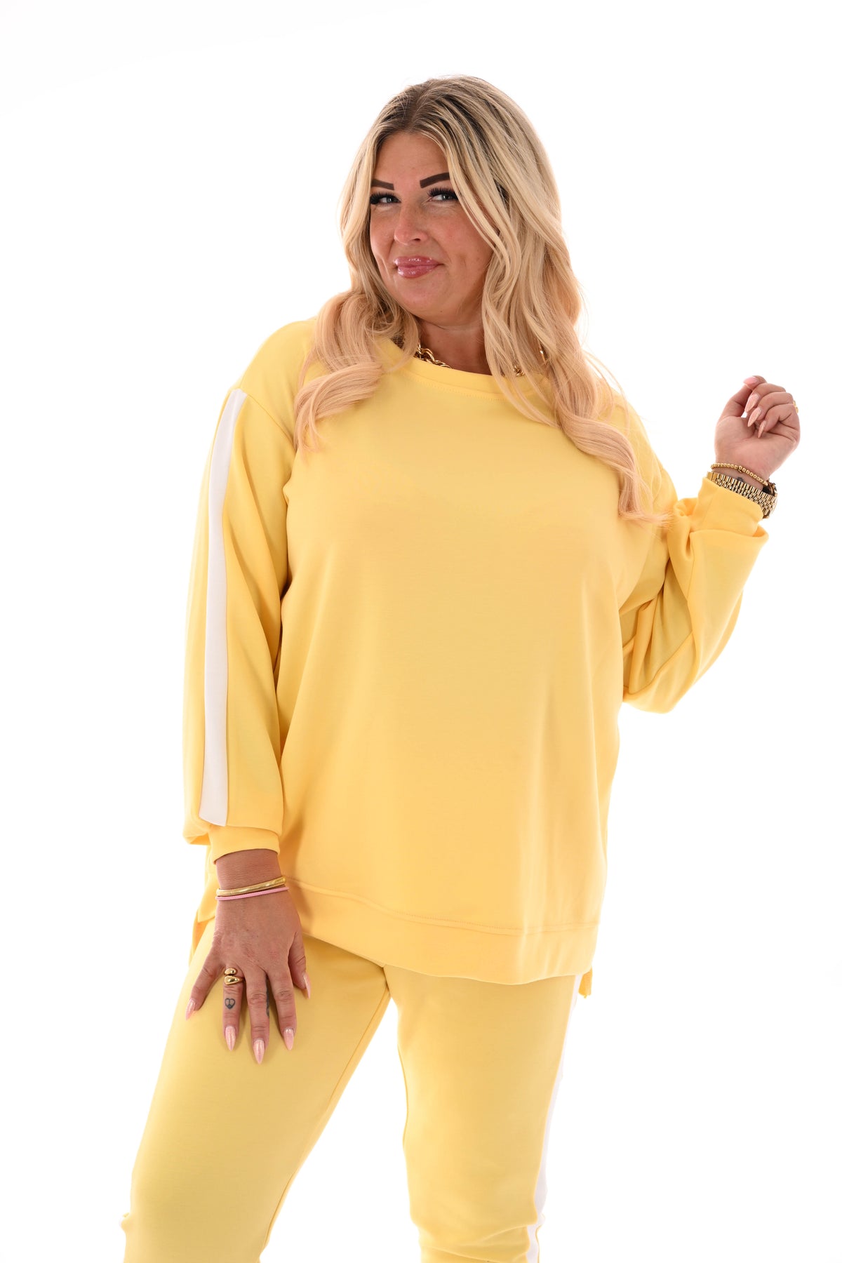 Tweedelig pak brede bies geel