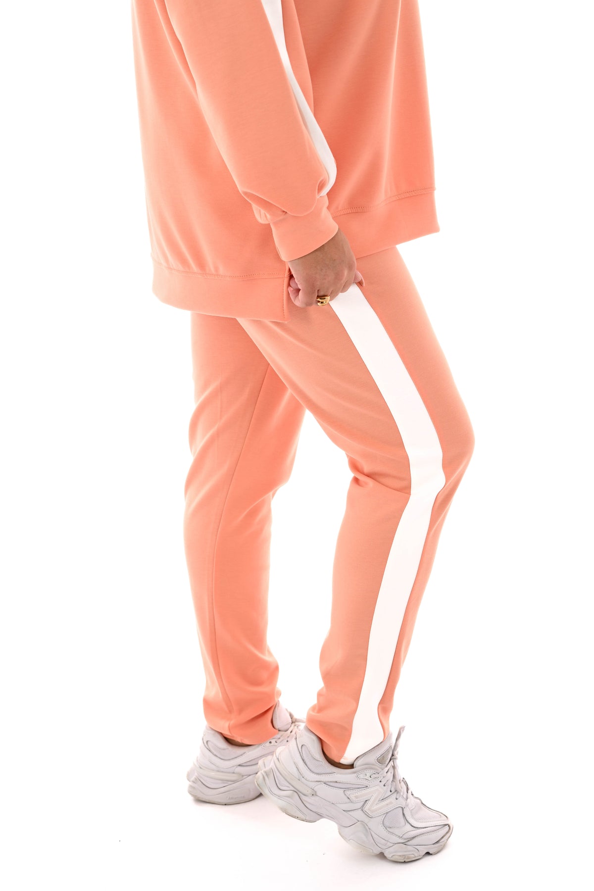 Tweedelig pak brede bies oranje