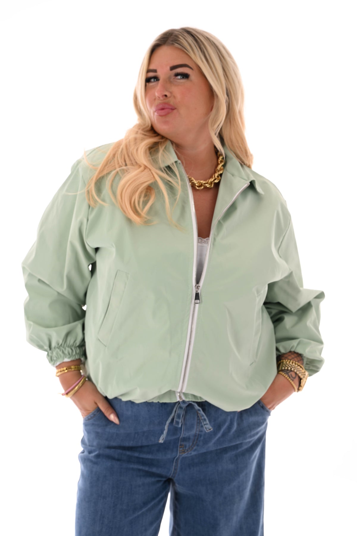 Kort jasje uni met kraag lindegroen