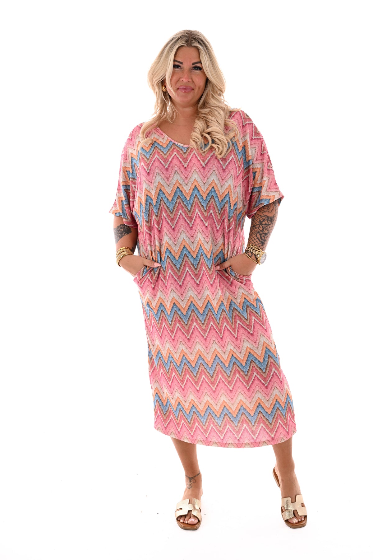 Jurk v-rug met strik zigzag roze/oranje