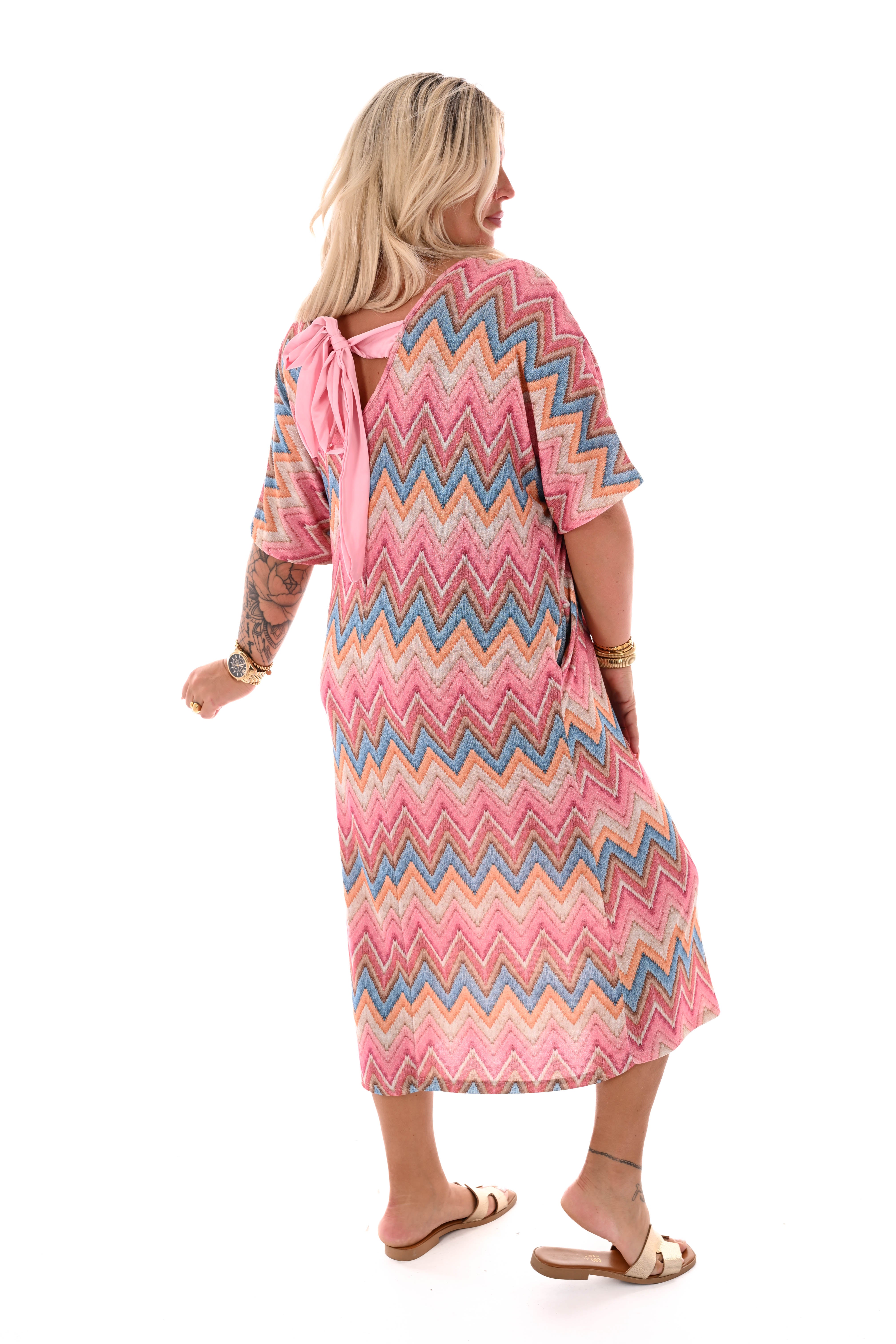 Jurk v-rug met strik zigzag roze/oranje
