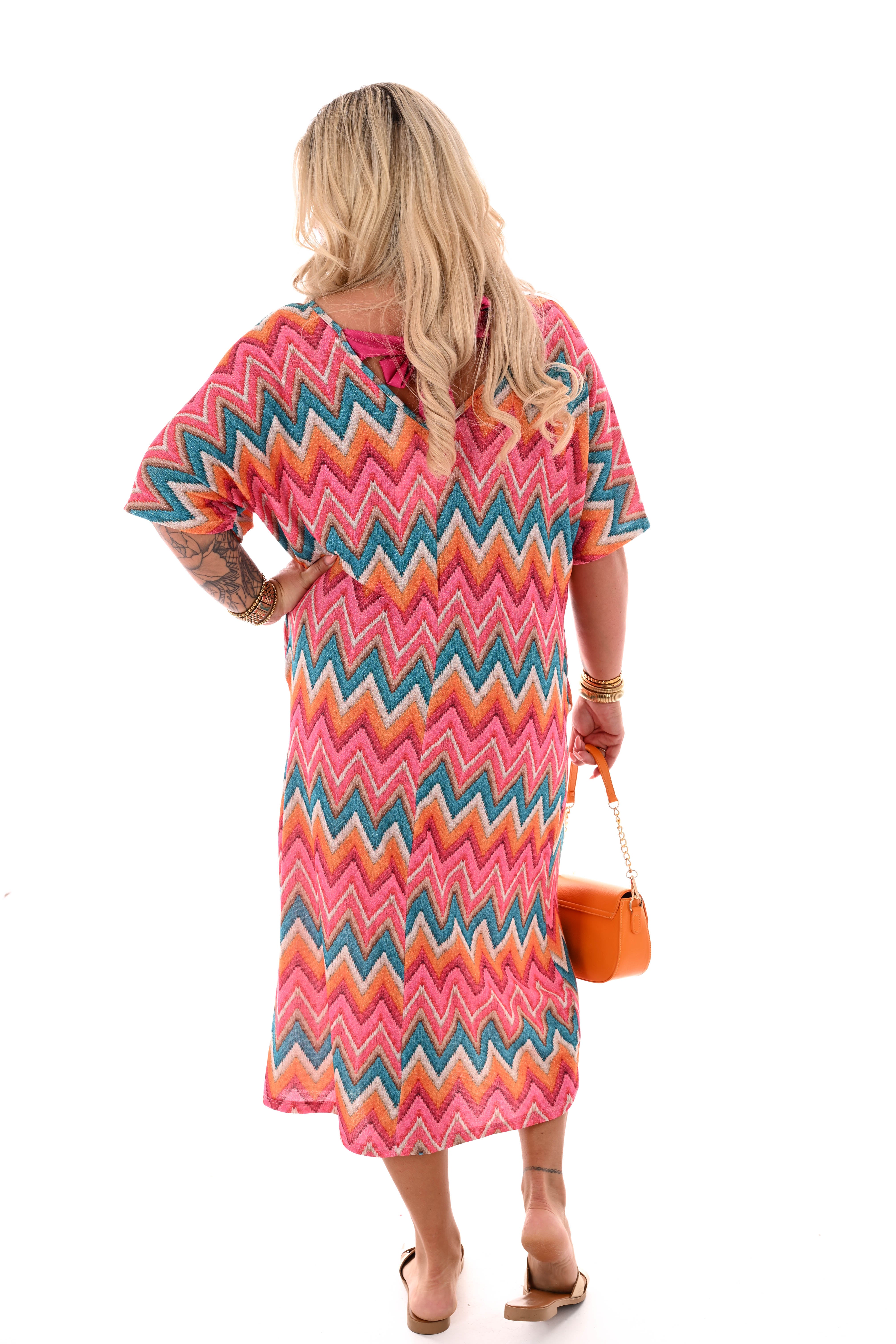 Jurk v-rug met strik zigzag fuchsia/turquoise