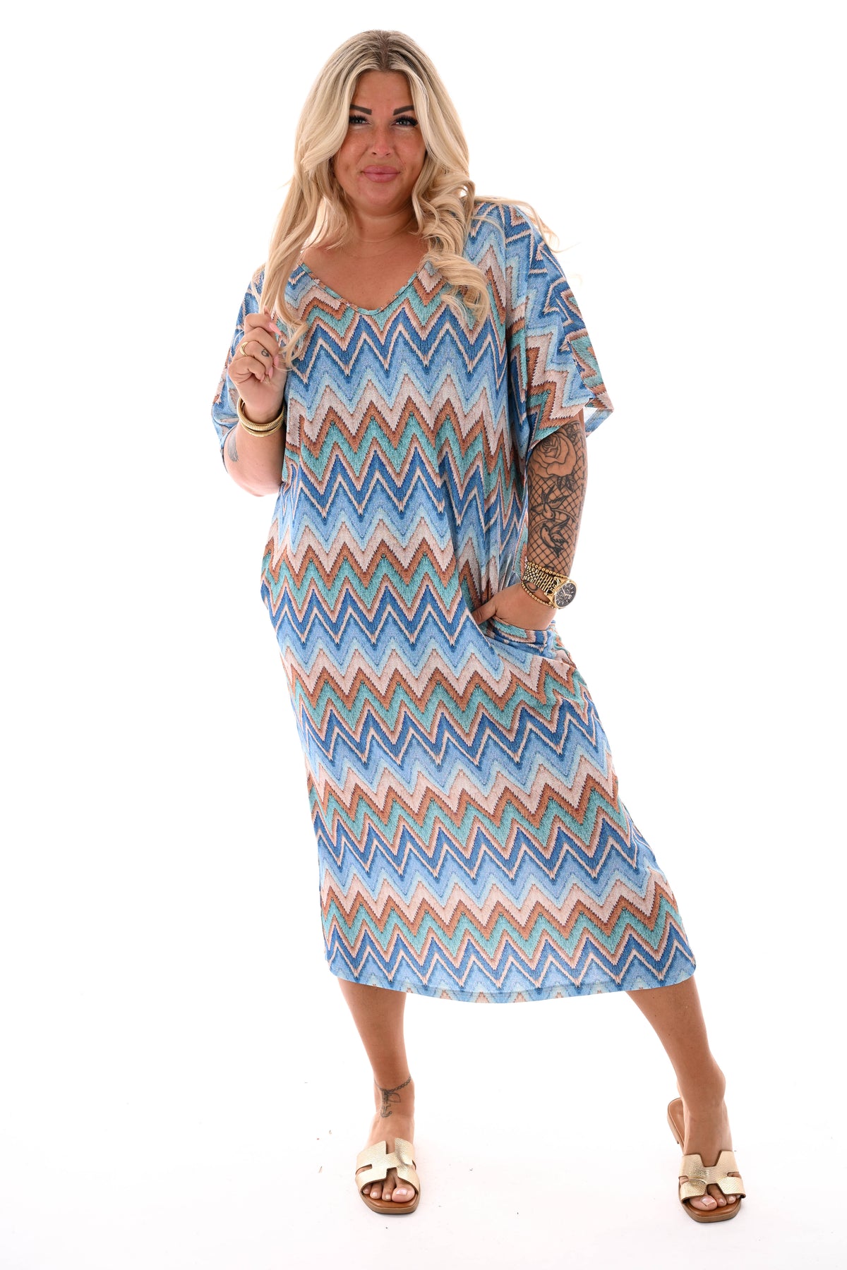 Jurk v-rug met strik zigzag lichtblauw/turquoise