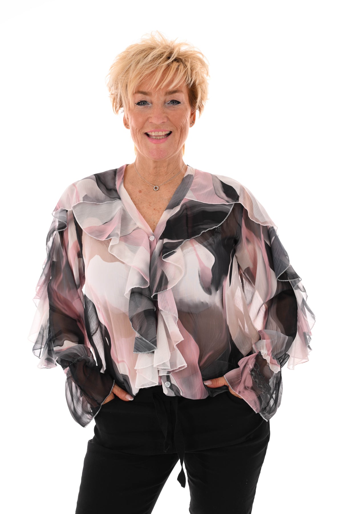 Blouse roezels met trompetmouwen abstract zwart/roze