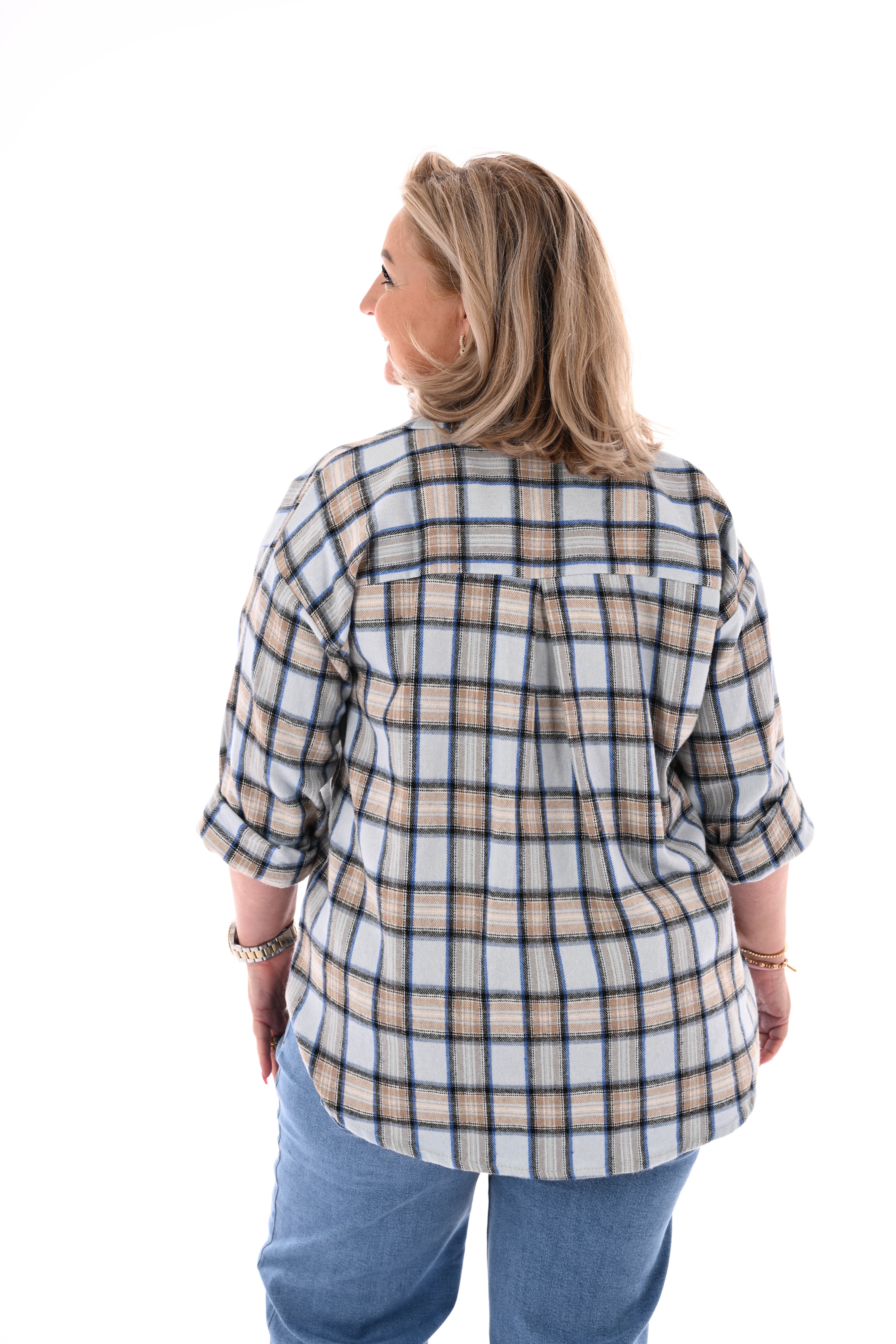 Geruite blouse met borstzak lichtblauw/beige