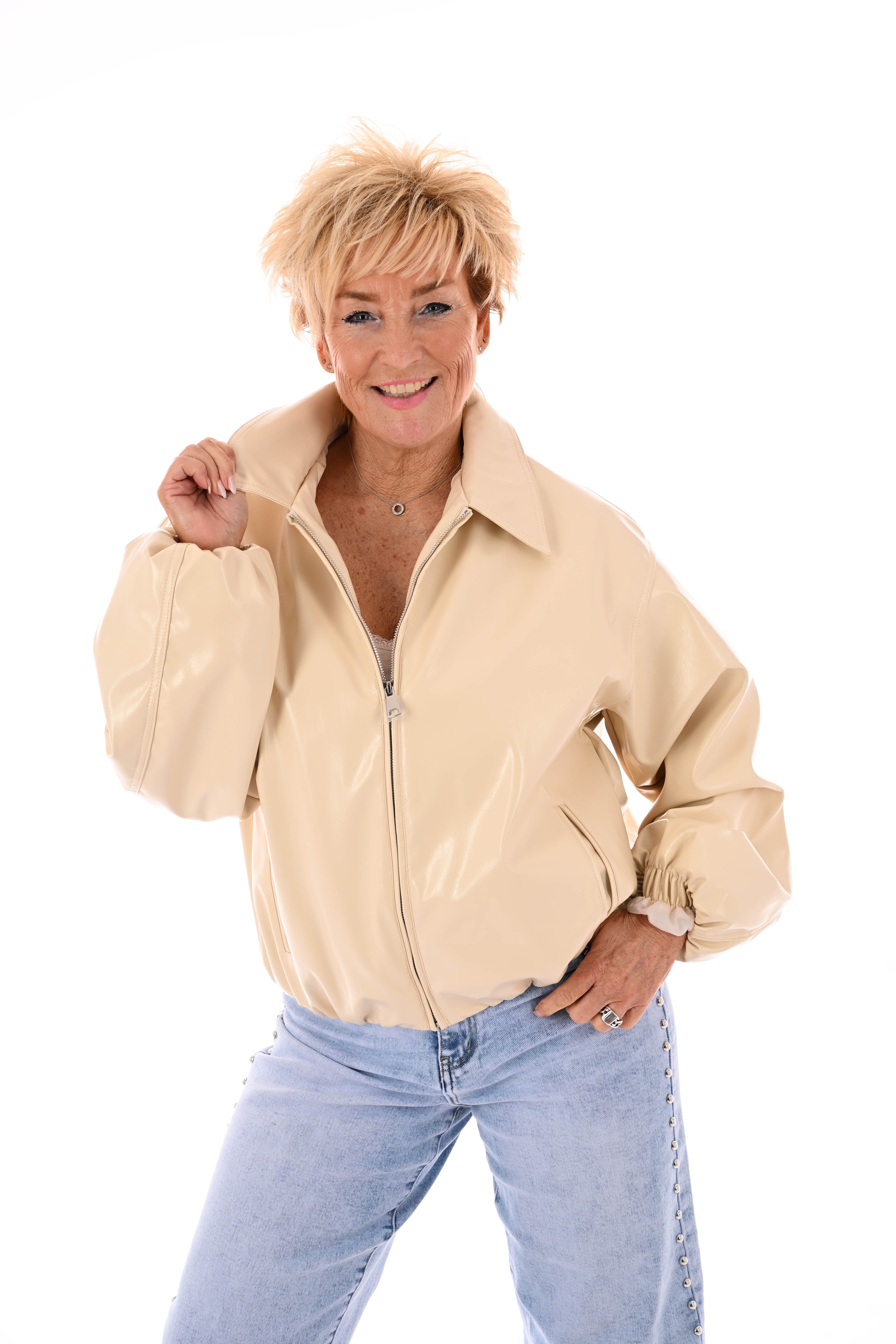Leatherlook bomberjack met kraag creme