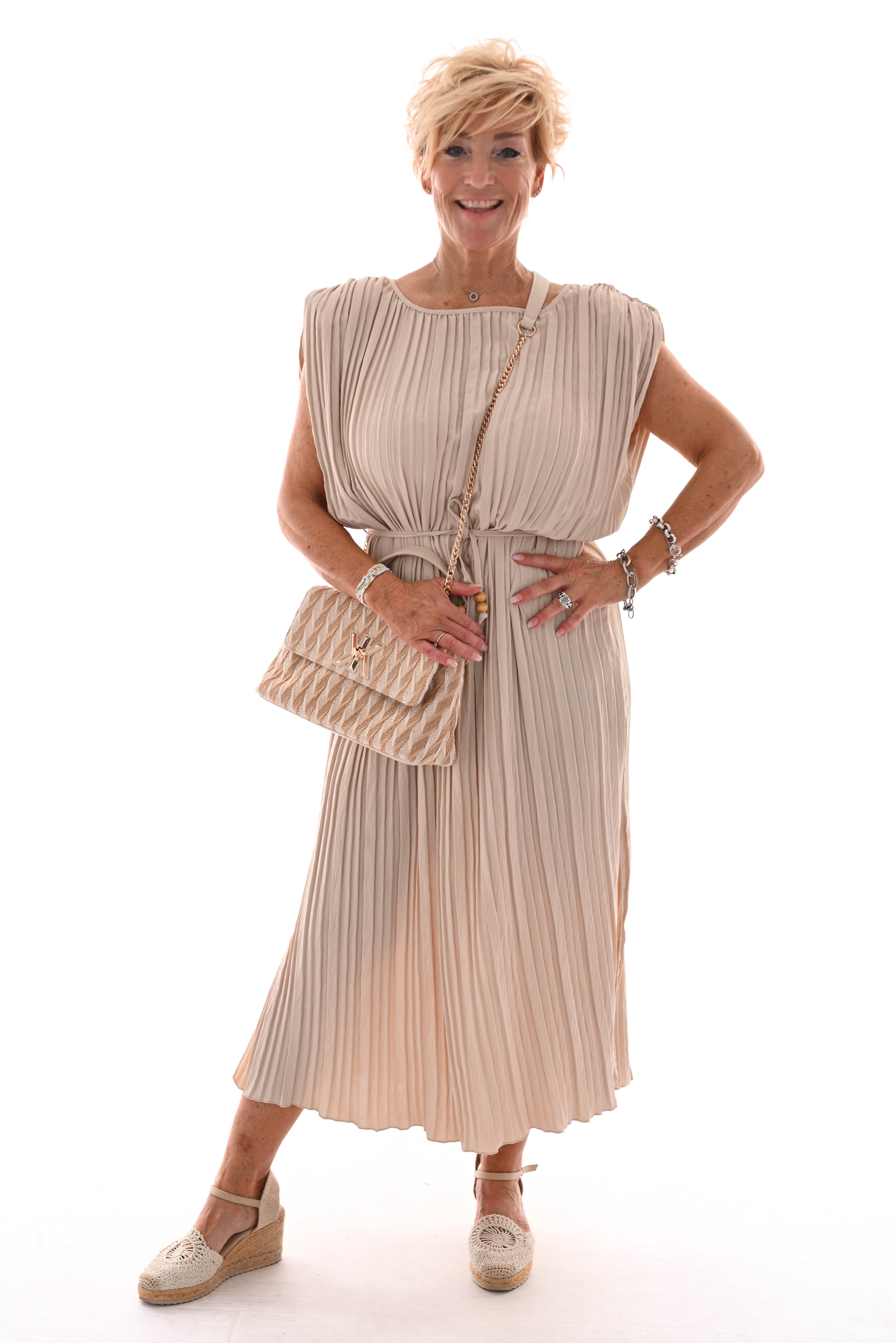Plisse jurk met ceintuur beige