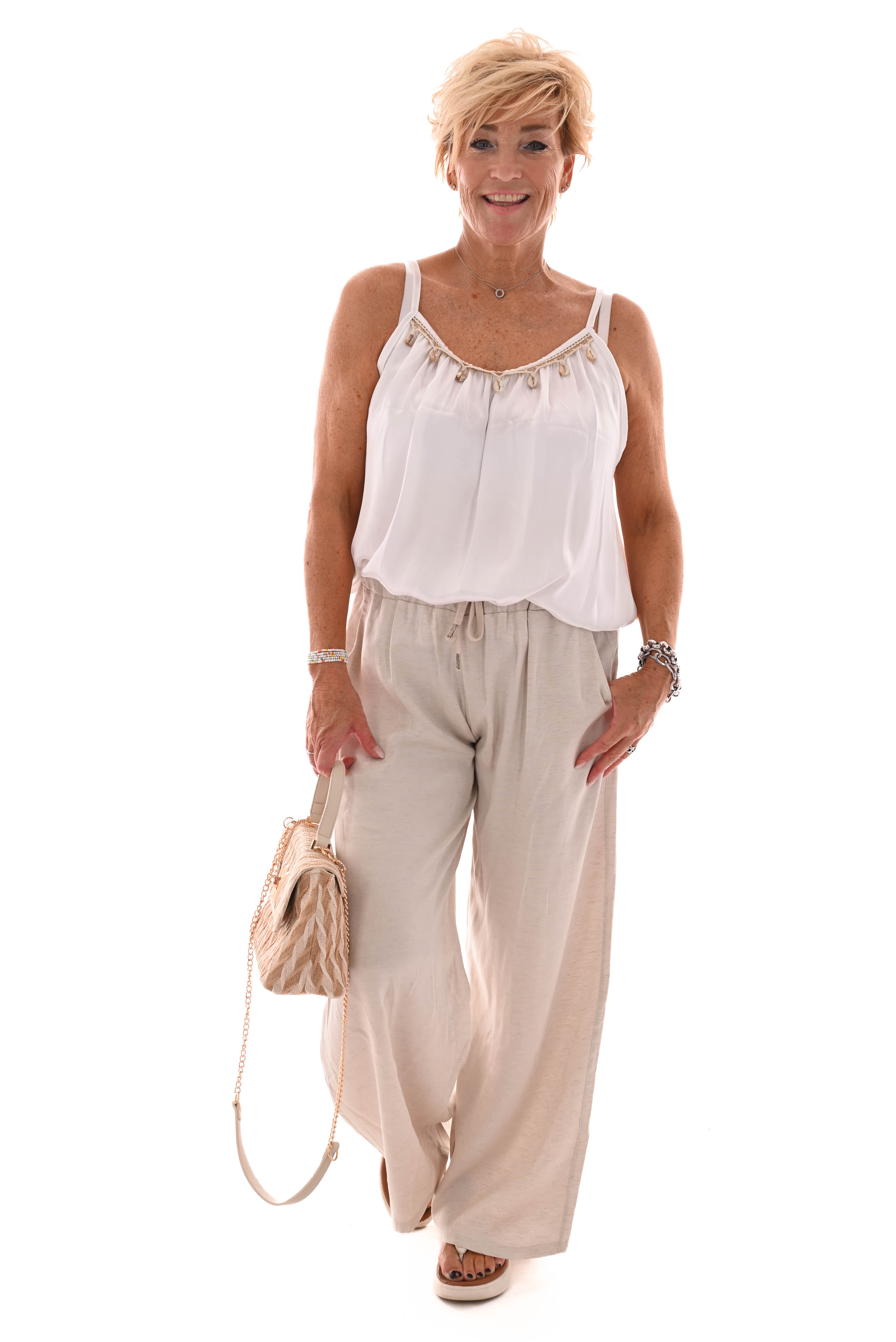 Silky top met schelpjes roomwit