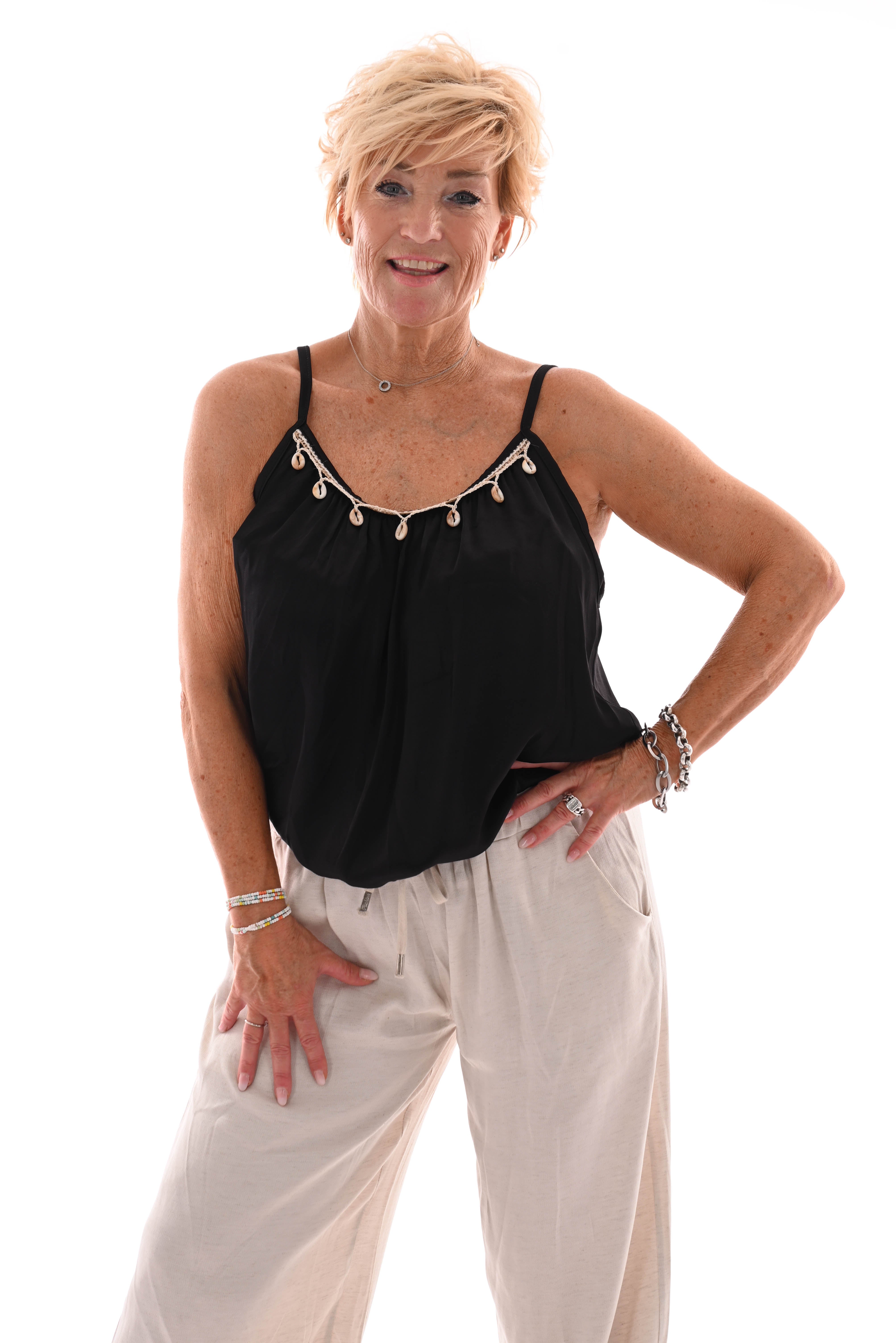 Silky top met schelpjes zwart