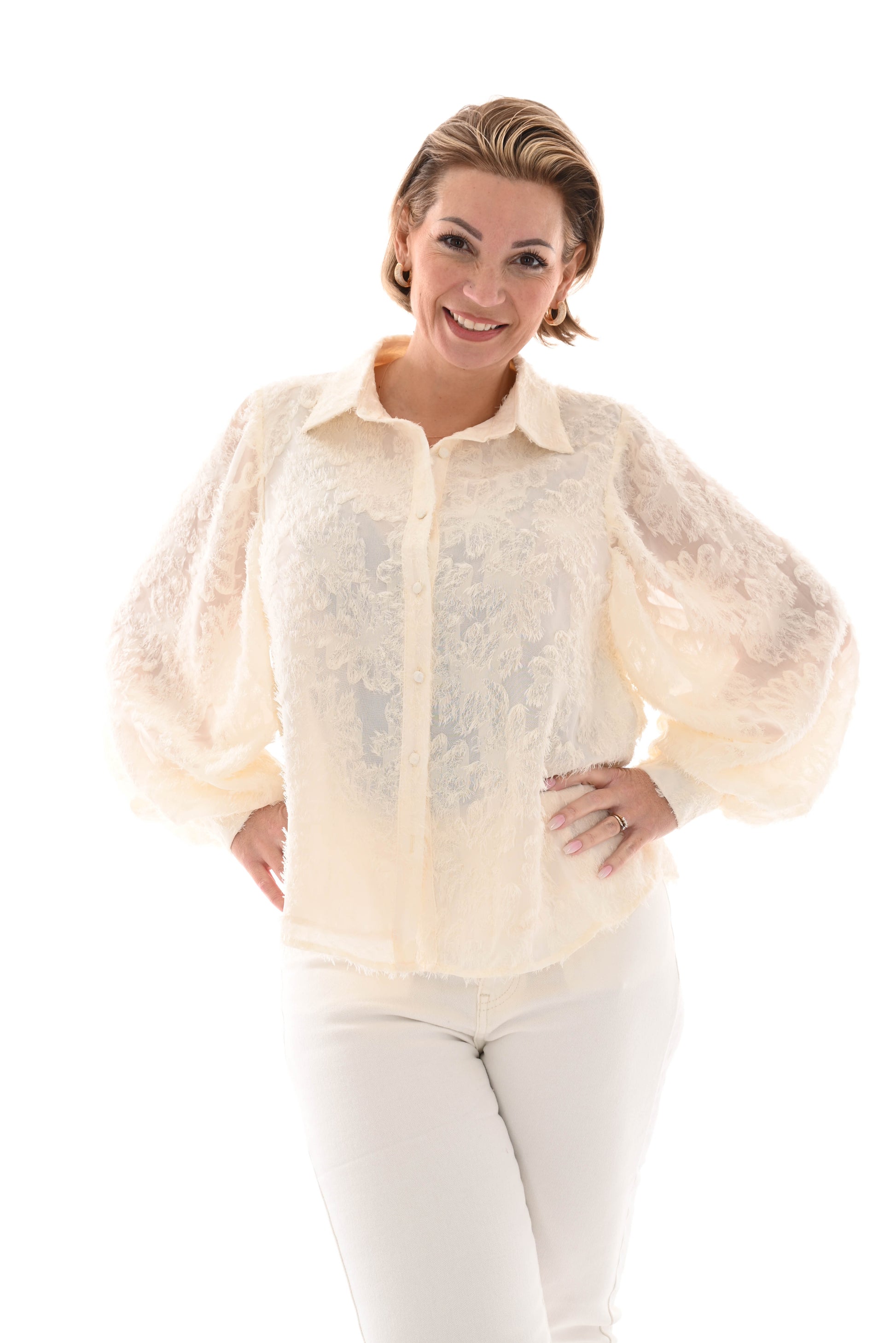 Korte doorknoop blouse pofmouwen creme