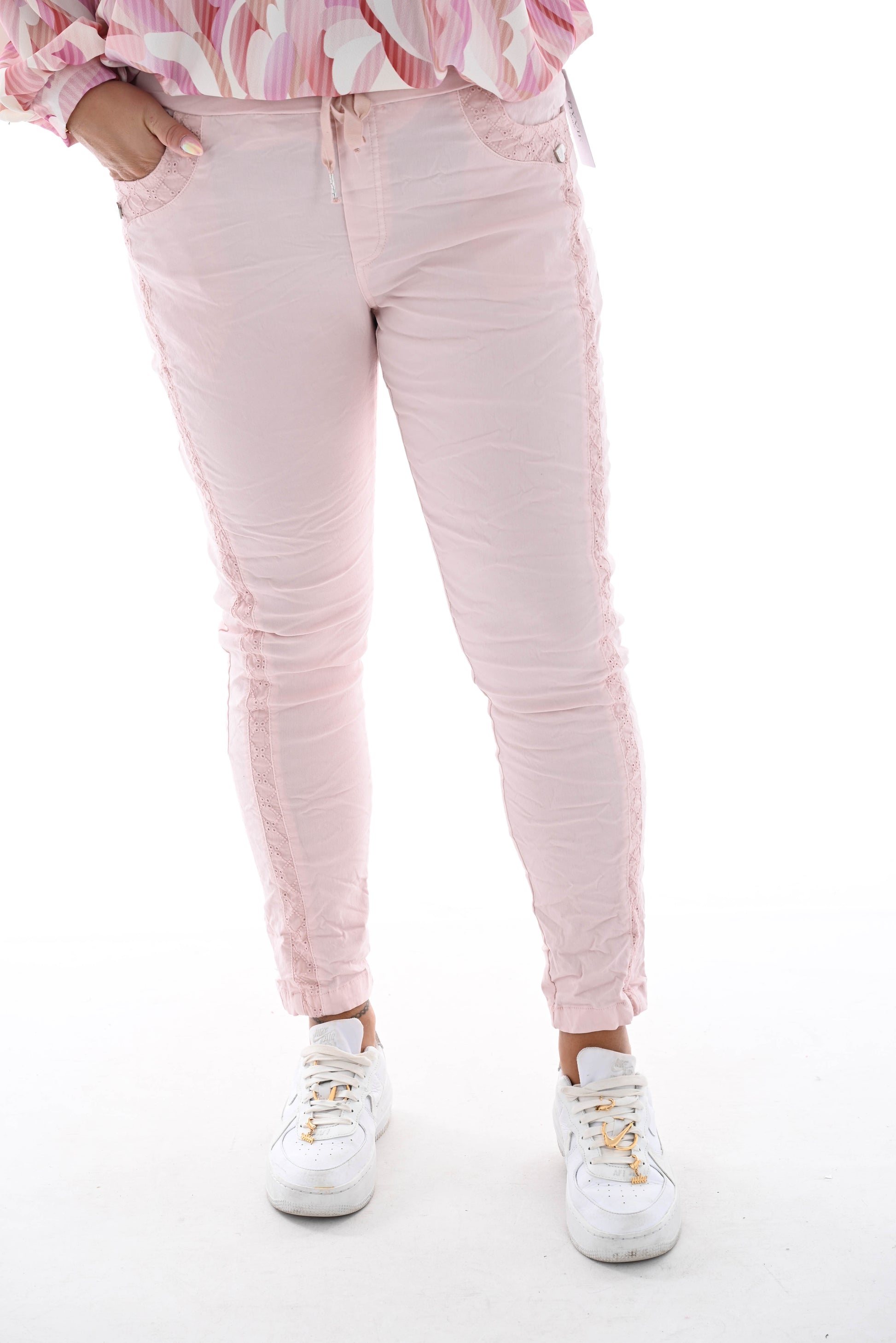 Stretchbroek met broderie bies licht roze