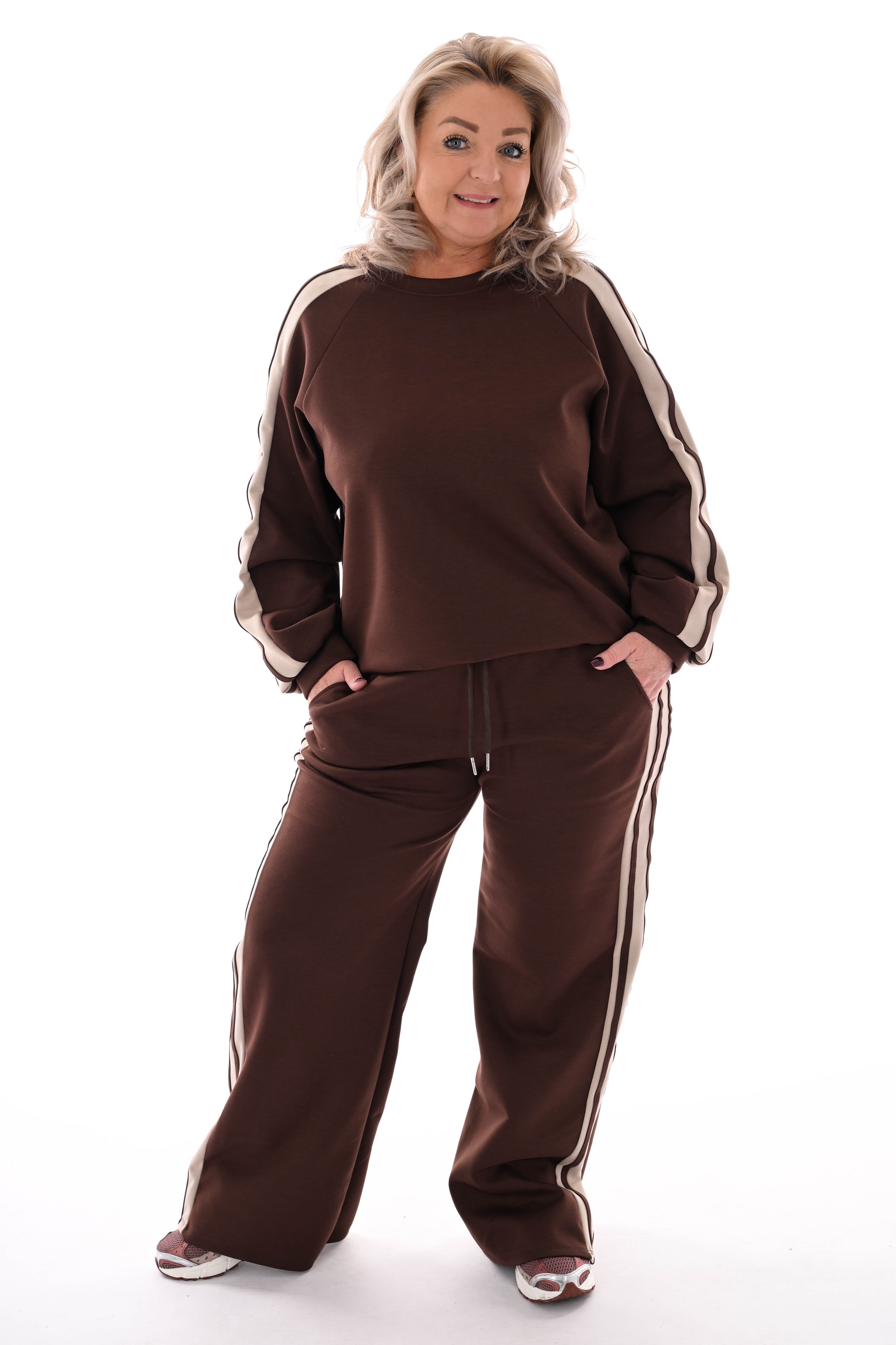 Tweedelig pak strepen bies bruin