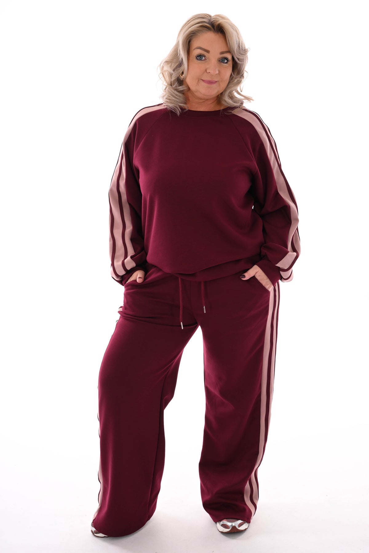 Tweedelig pak strepen bies bordeaux