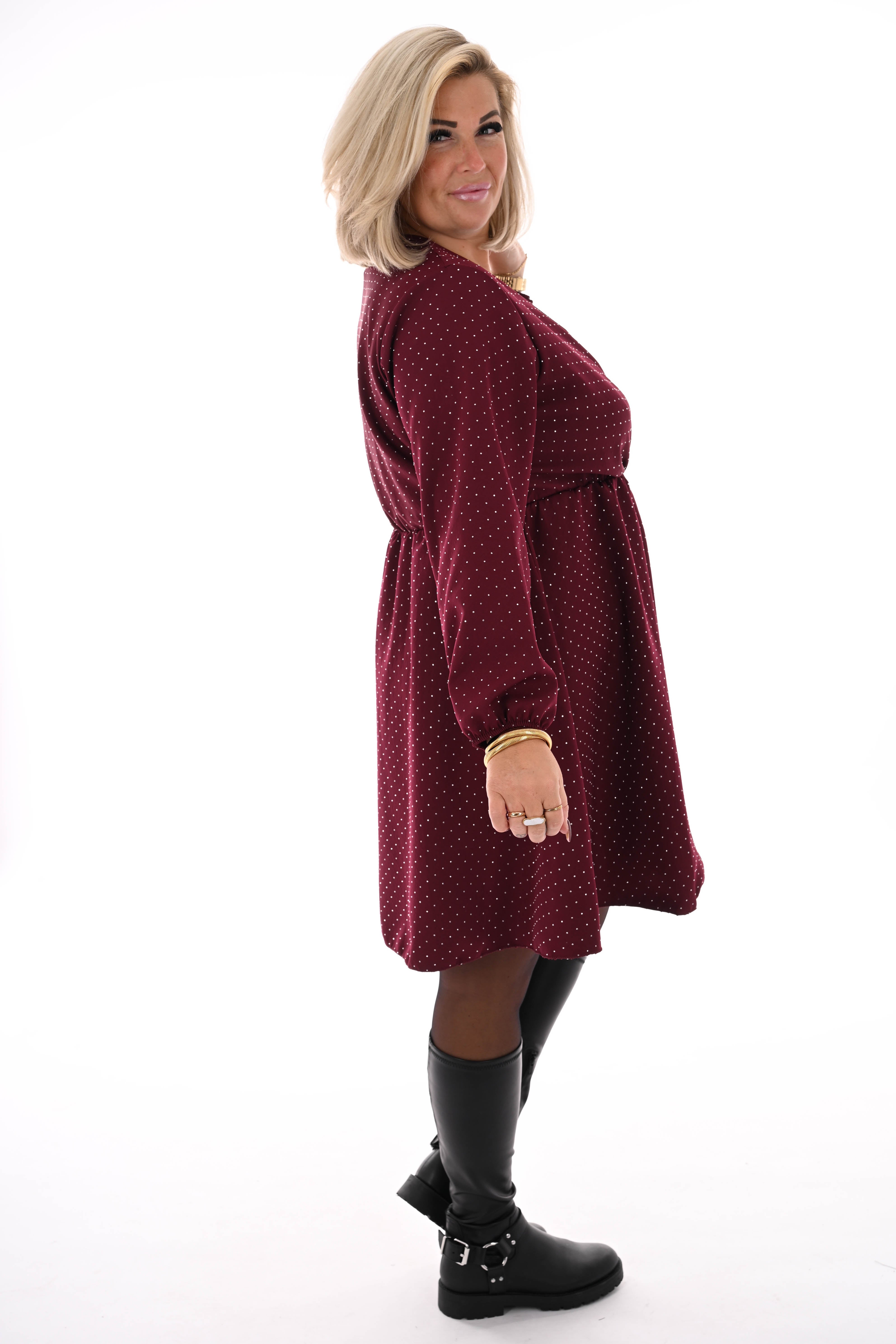 Korte jurk met strik en strass bordeaux