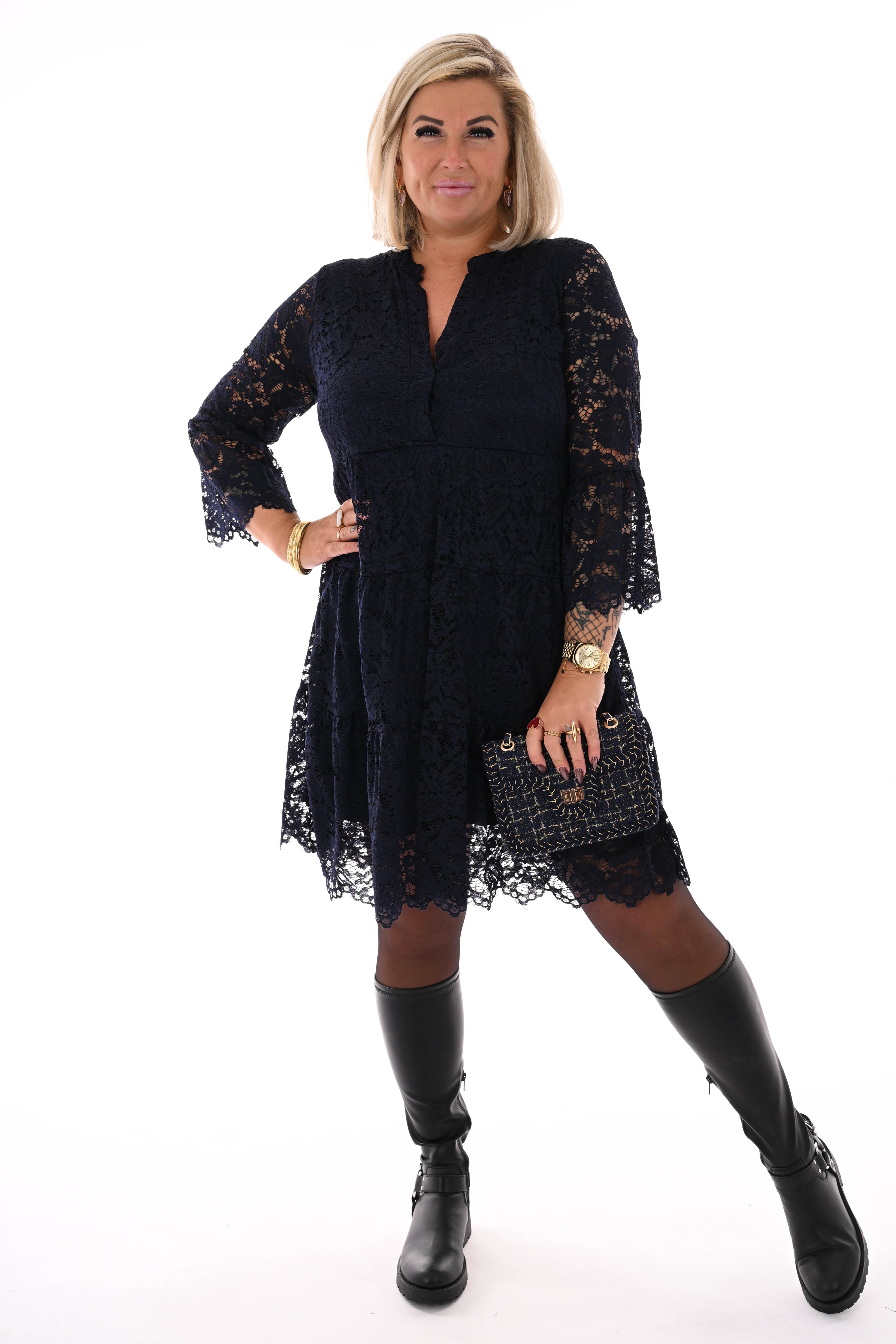 Korte kanten jurk met v-hals marineblauw