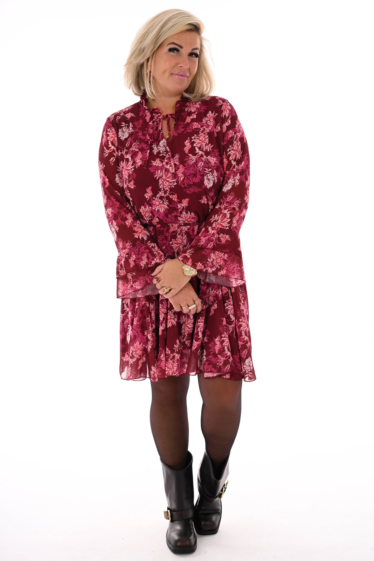 Korte jurk met trompetmouwen bloemenprint bordeaux/roze