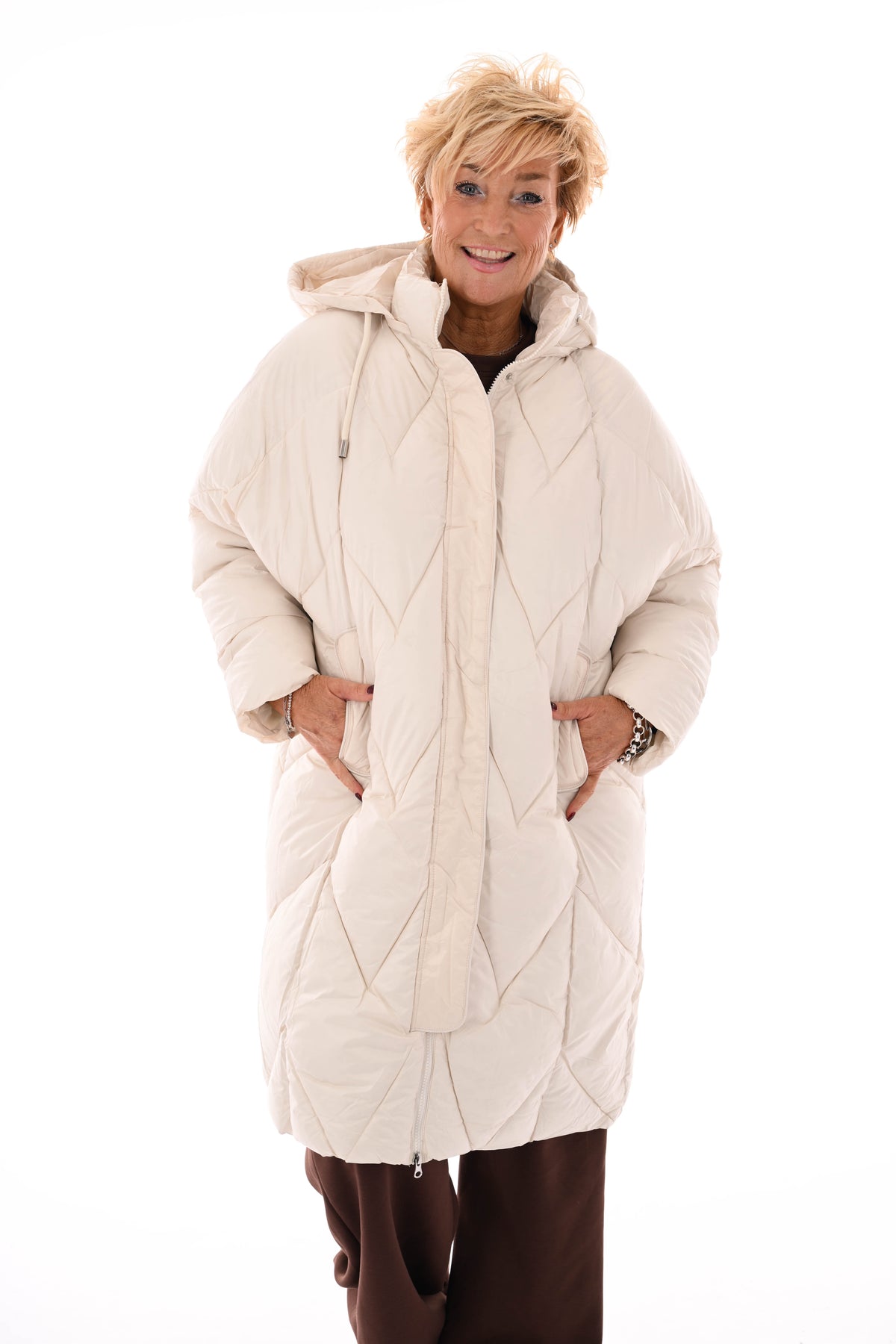 Half lange jas met capuchon roomwit