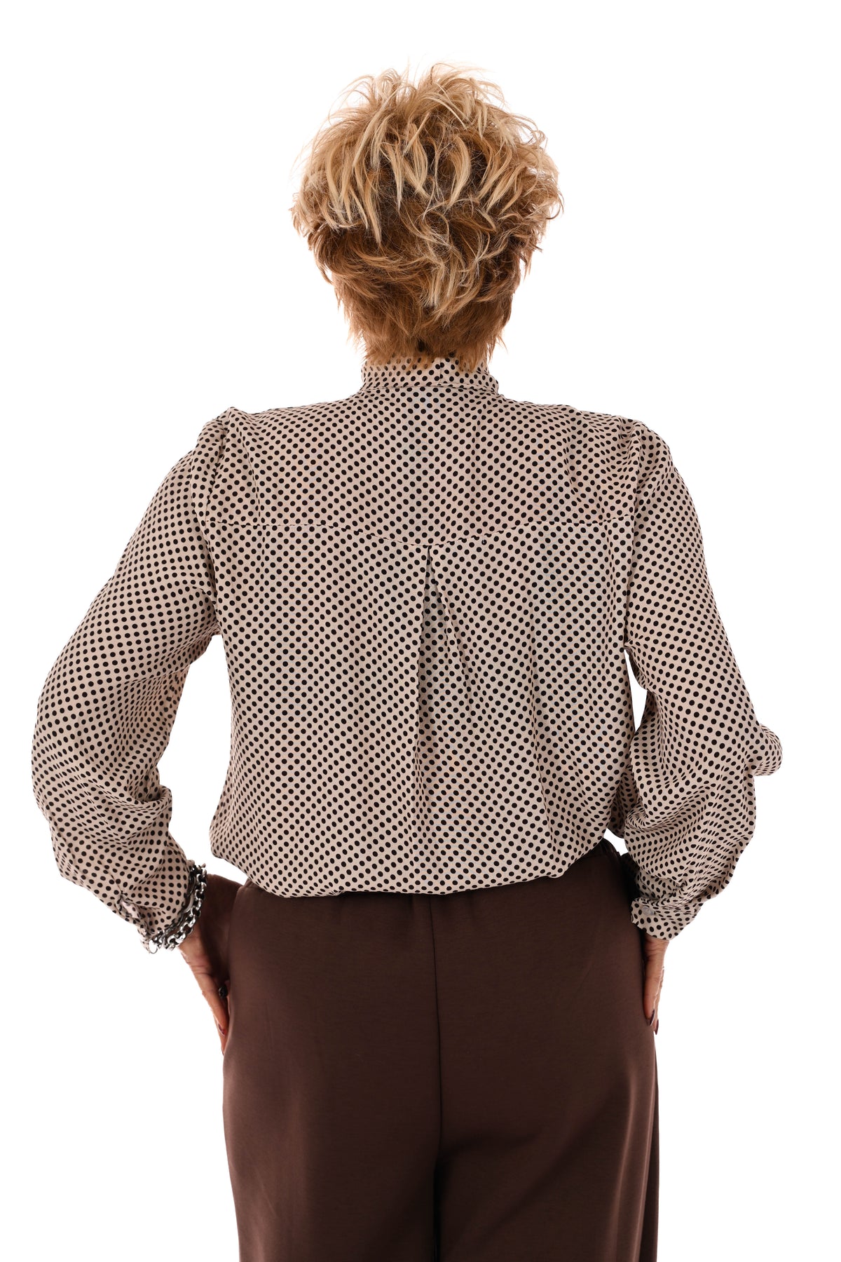 Doorknoop blouse kleine dots met strik creme