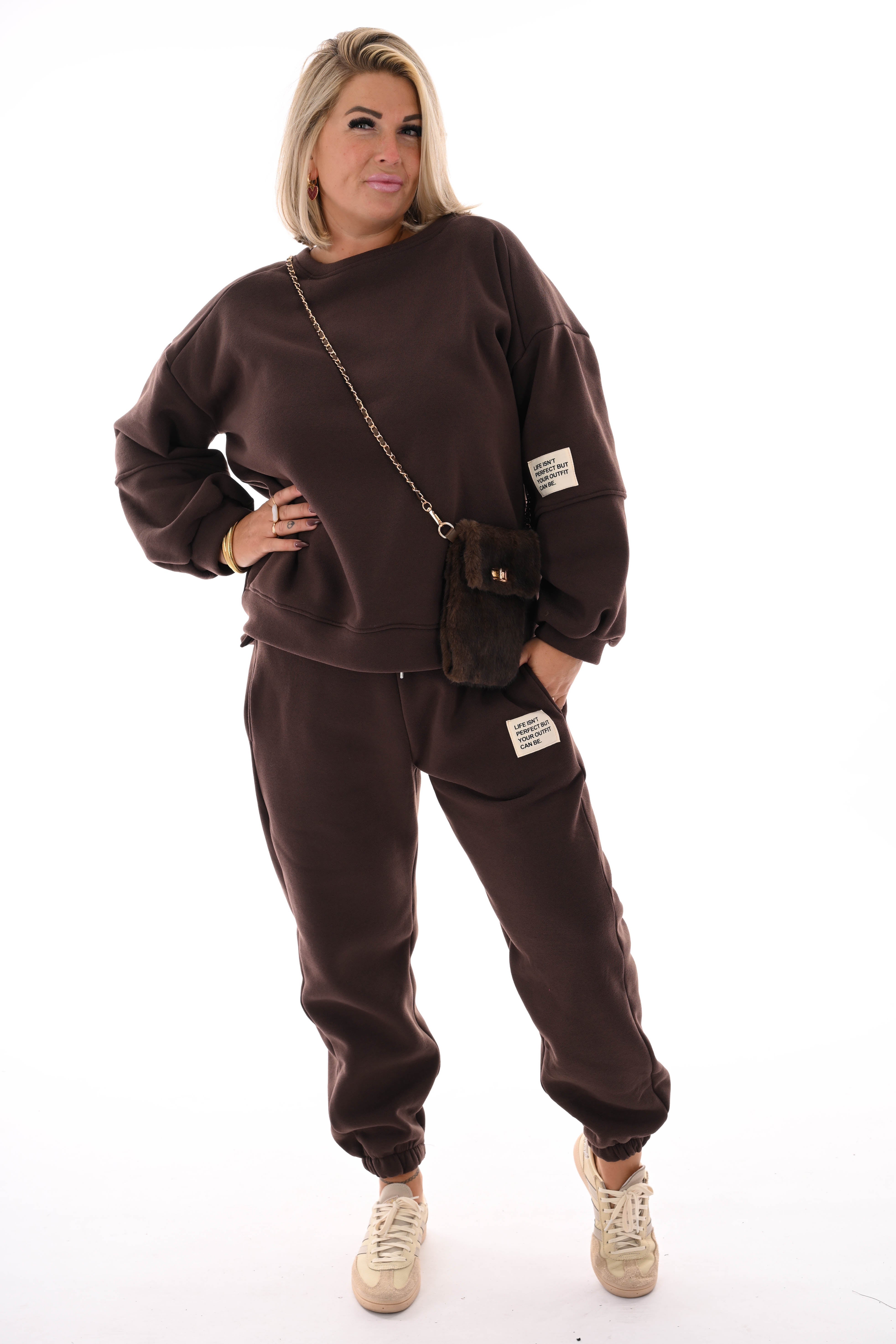 Tweedelig joggingspak applicatie bruin