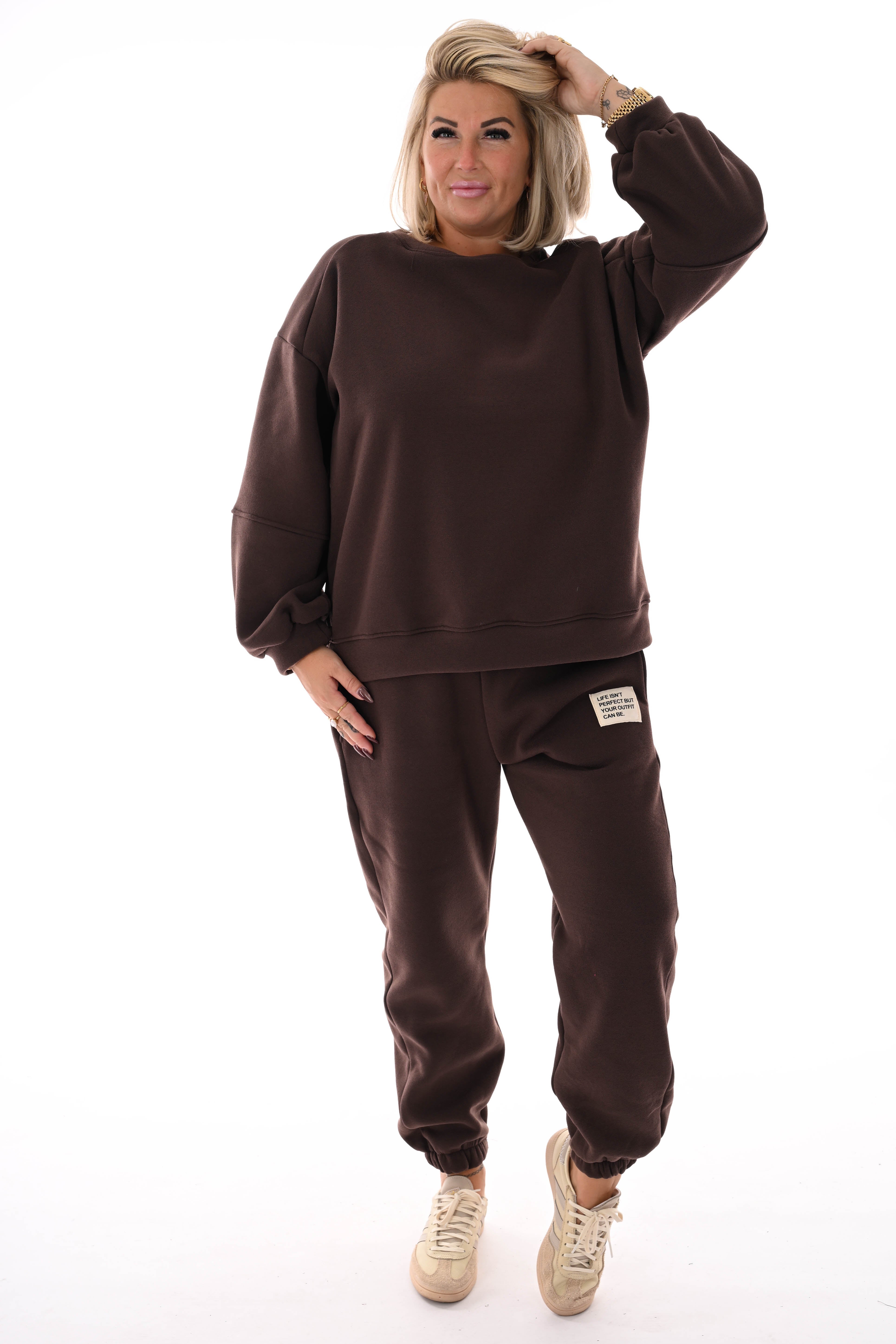 Tweedelig joggingspak applicatie bruin