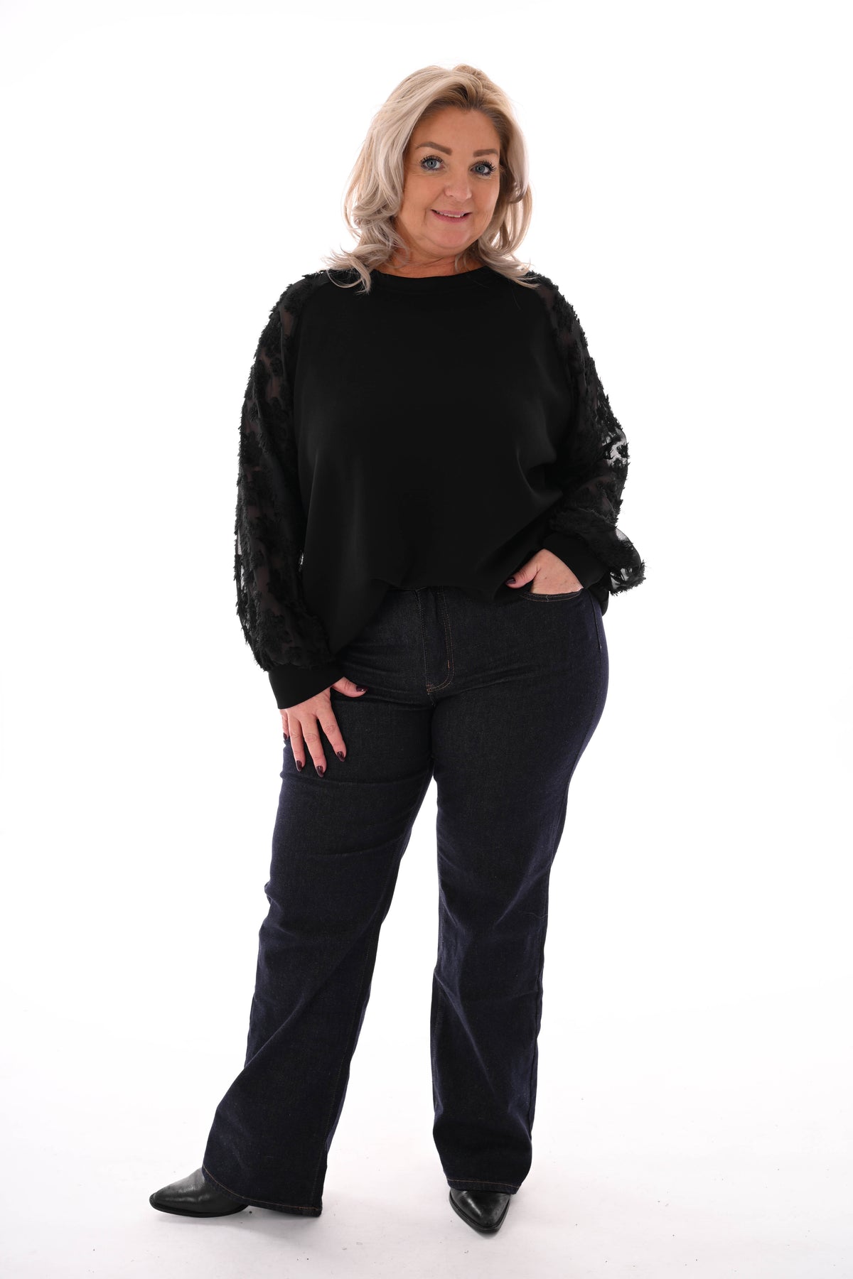 Sweater roezel bloemen mouwen zwart