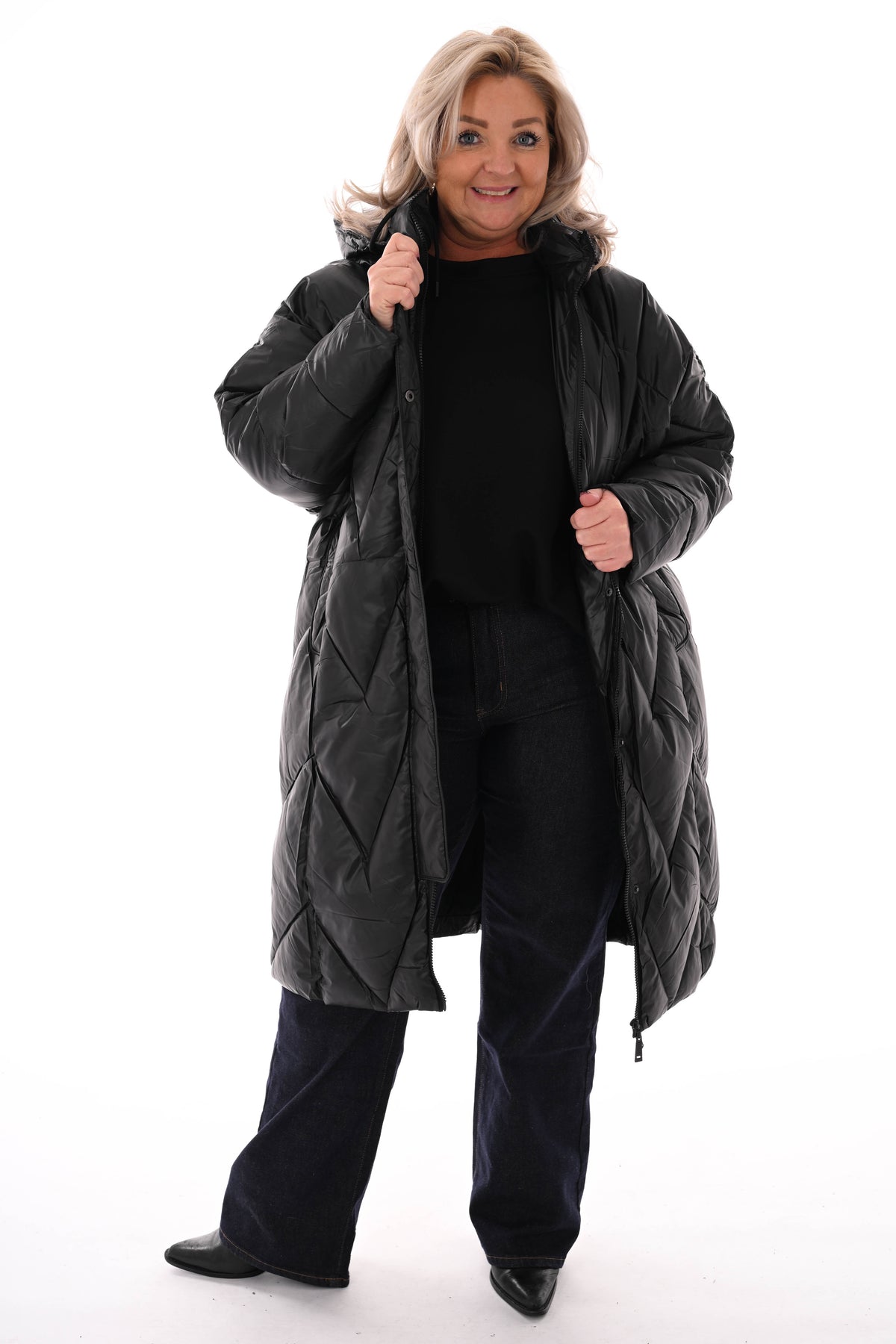 Half lange jas met capuchon zwart