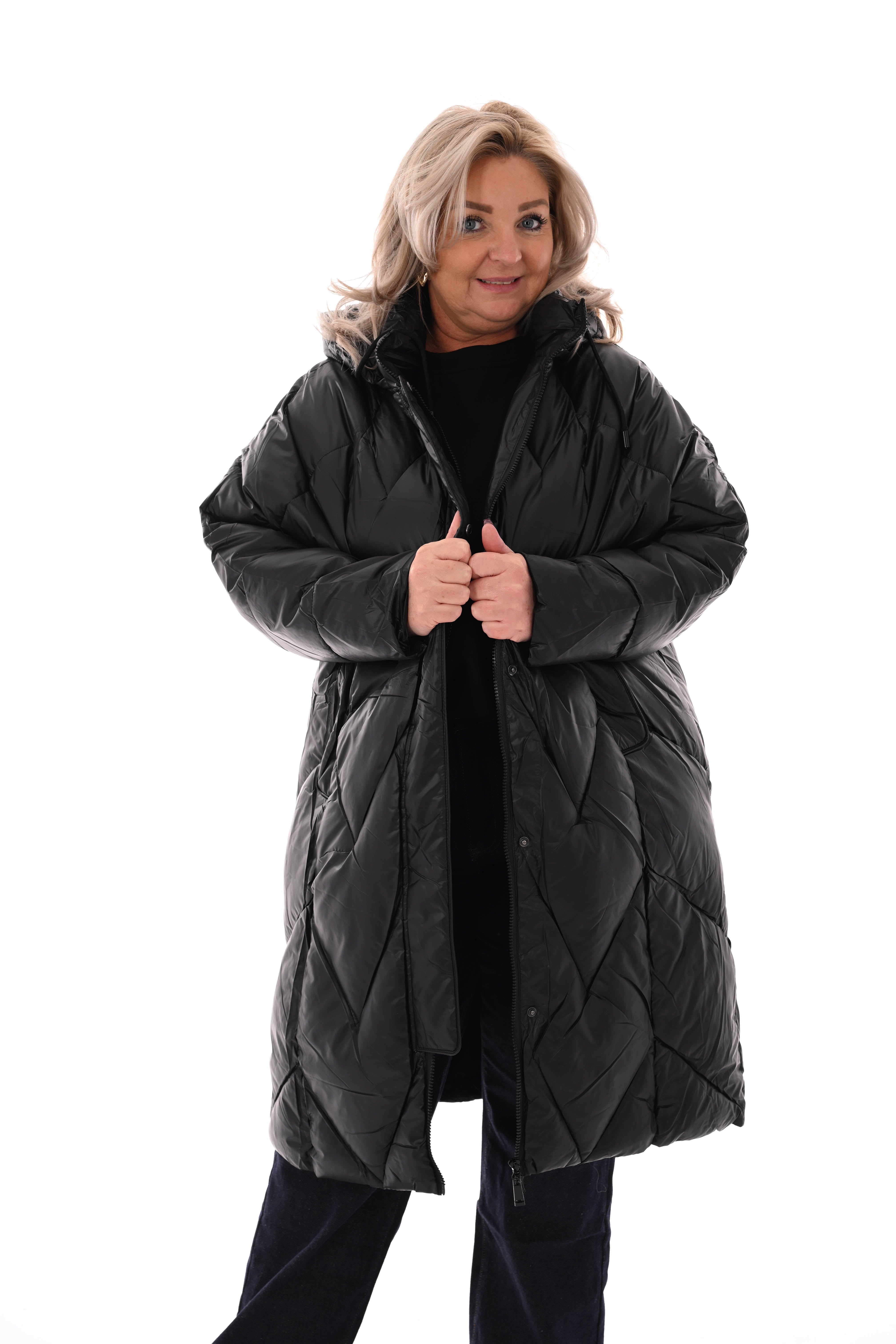 Half lange jas met capuchon zwart