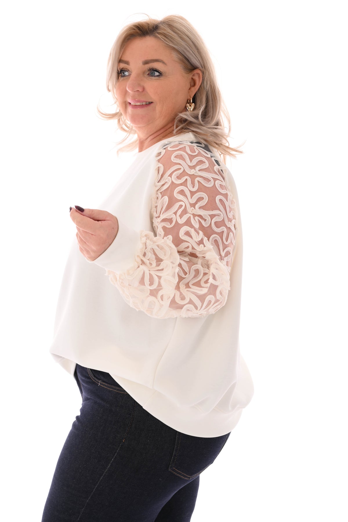 Sweater bloemen mouwen roomwit