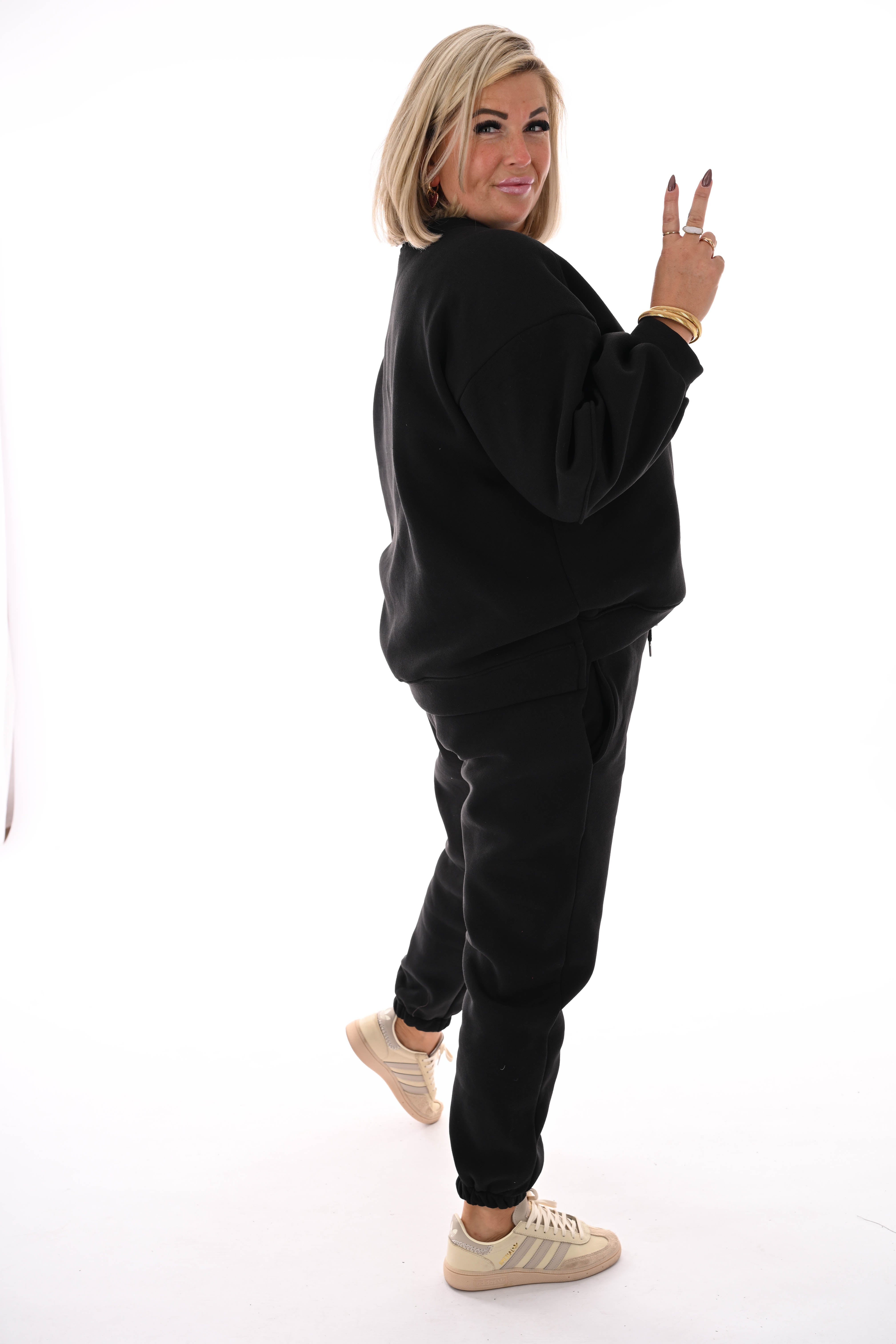 Tweedelig joggingspak applicatie zwart