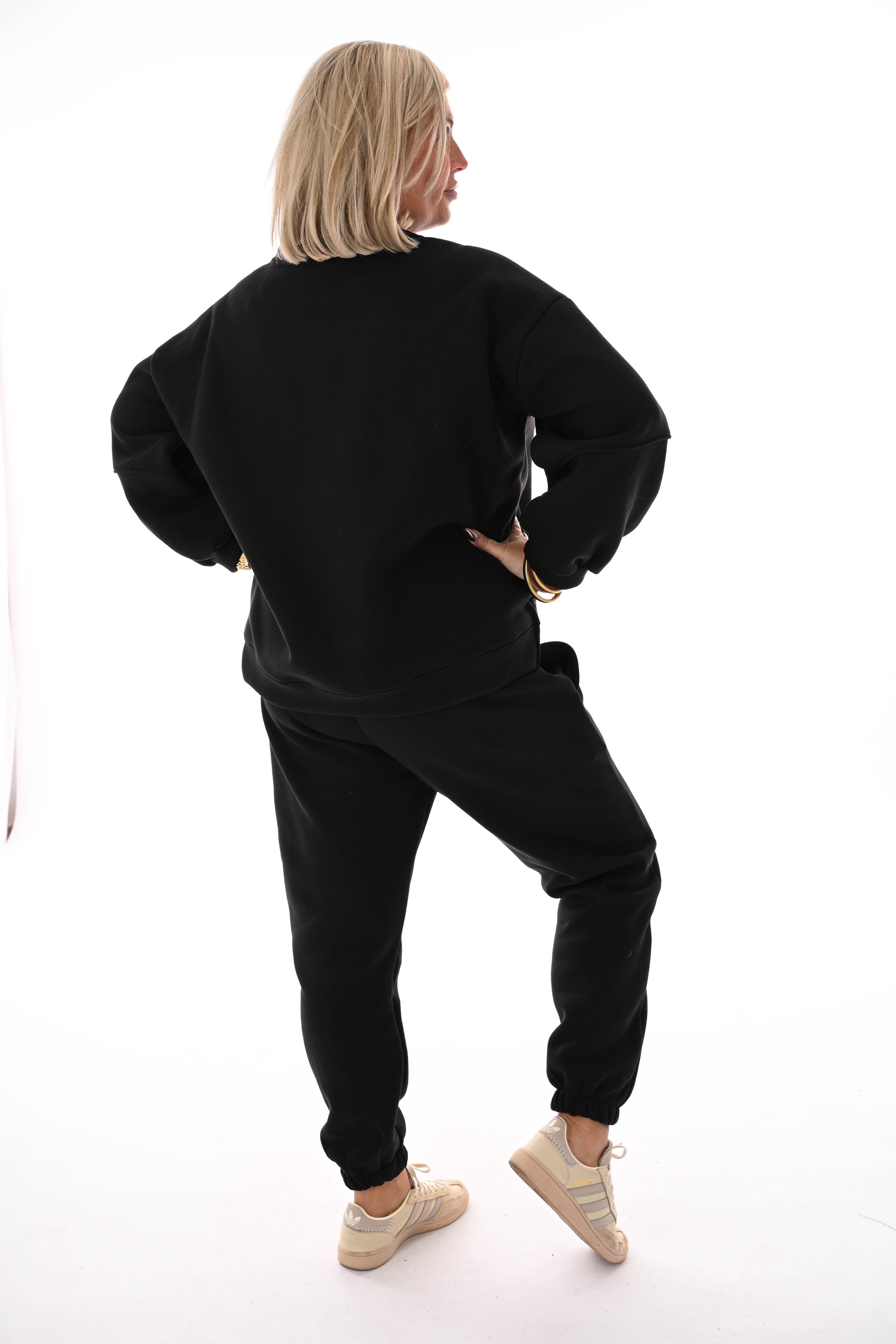 Tweedelig joggingspak applicatie zwart