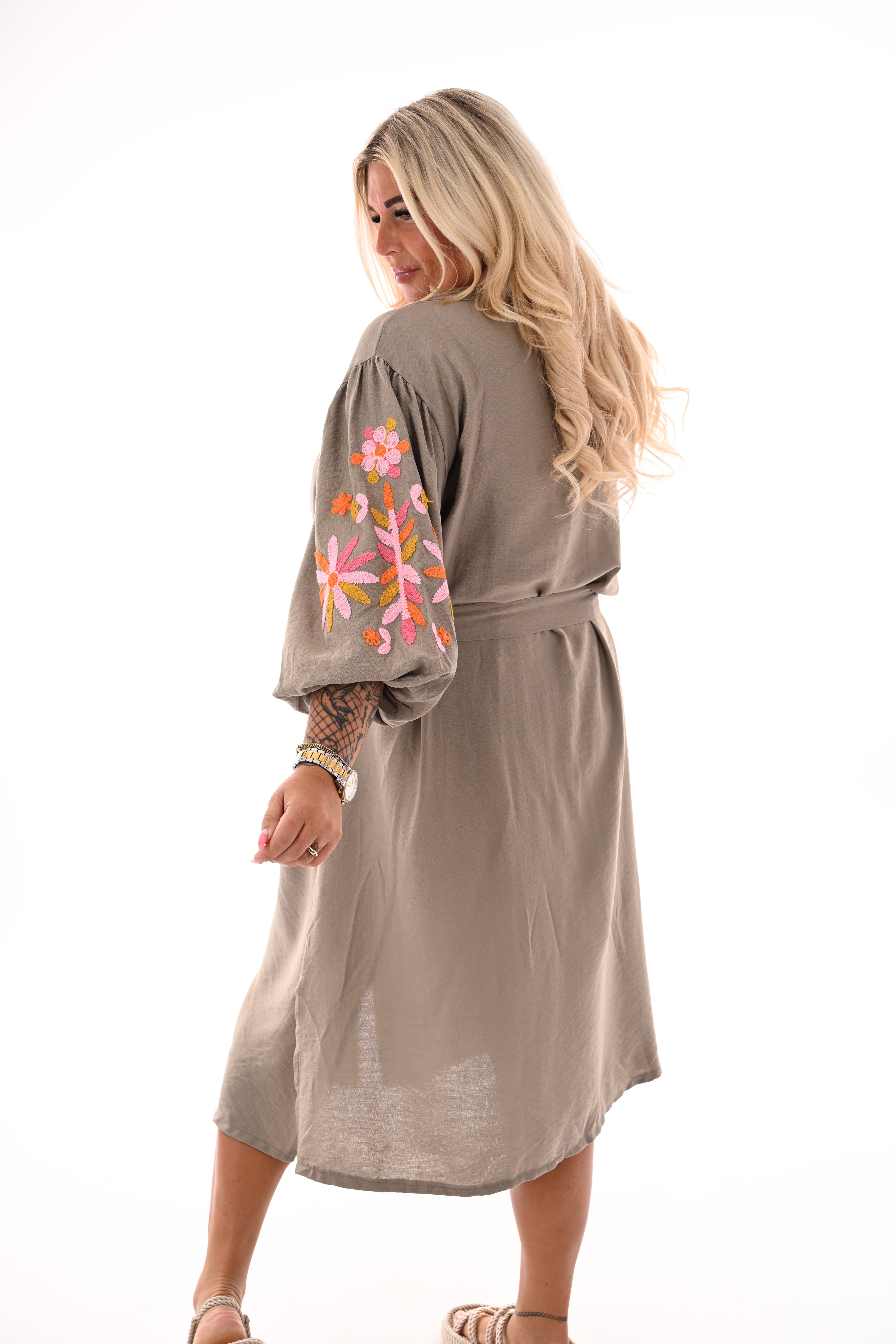 Jurk geborduurde bloemen taupe
