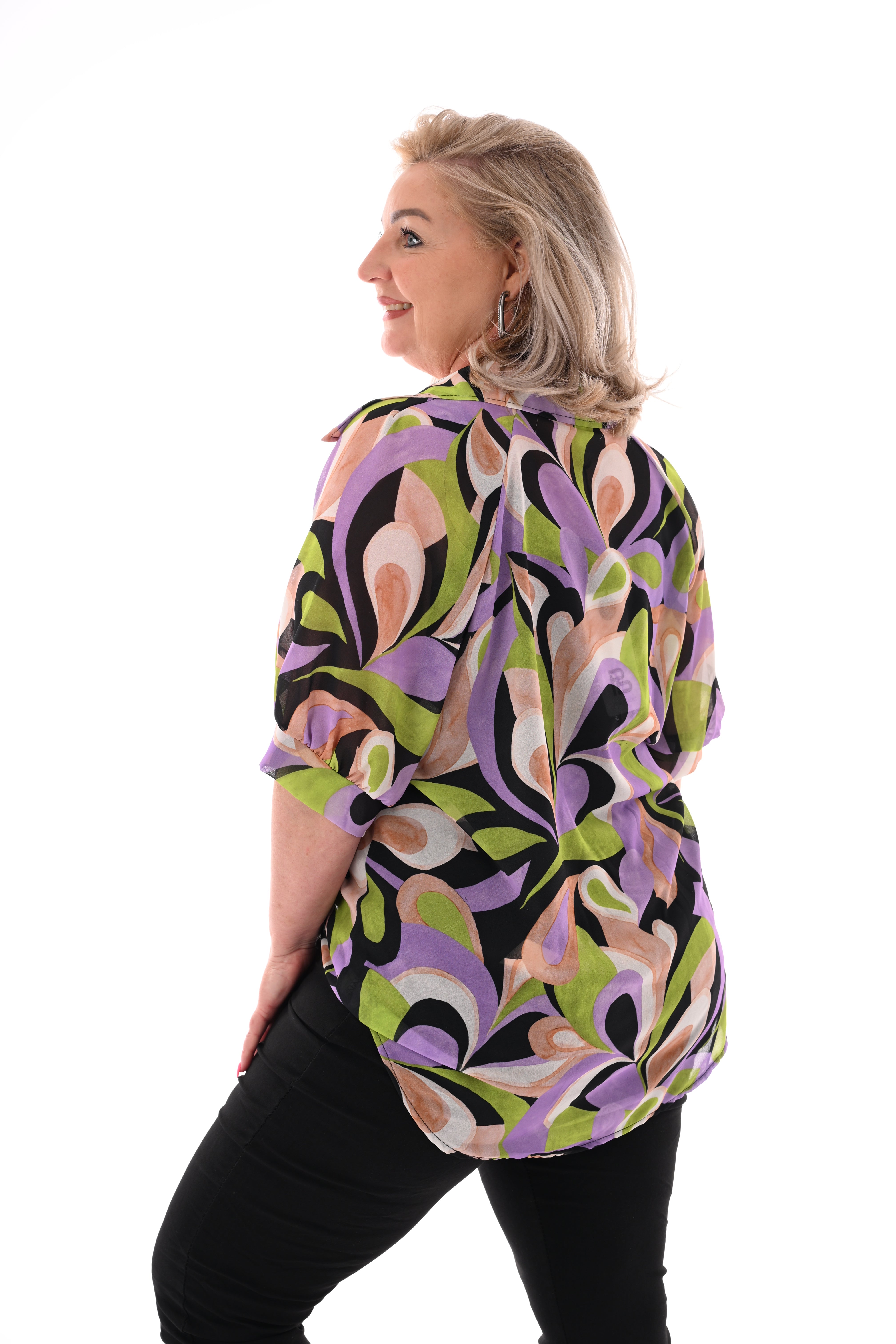 Blouse v-hals korte pofmouwen print blad zwart