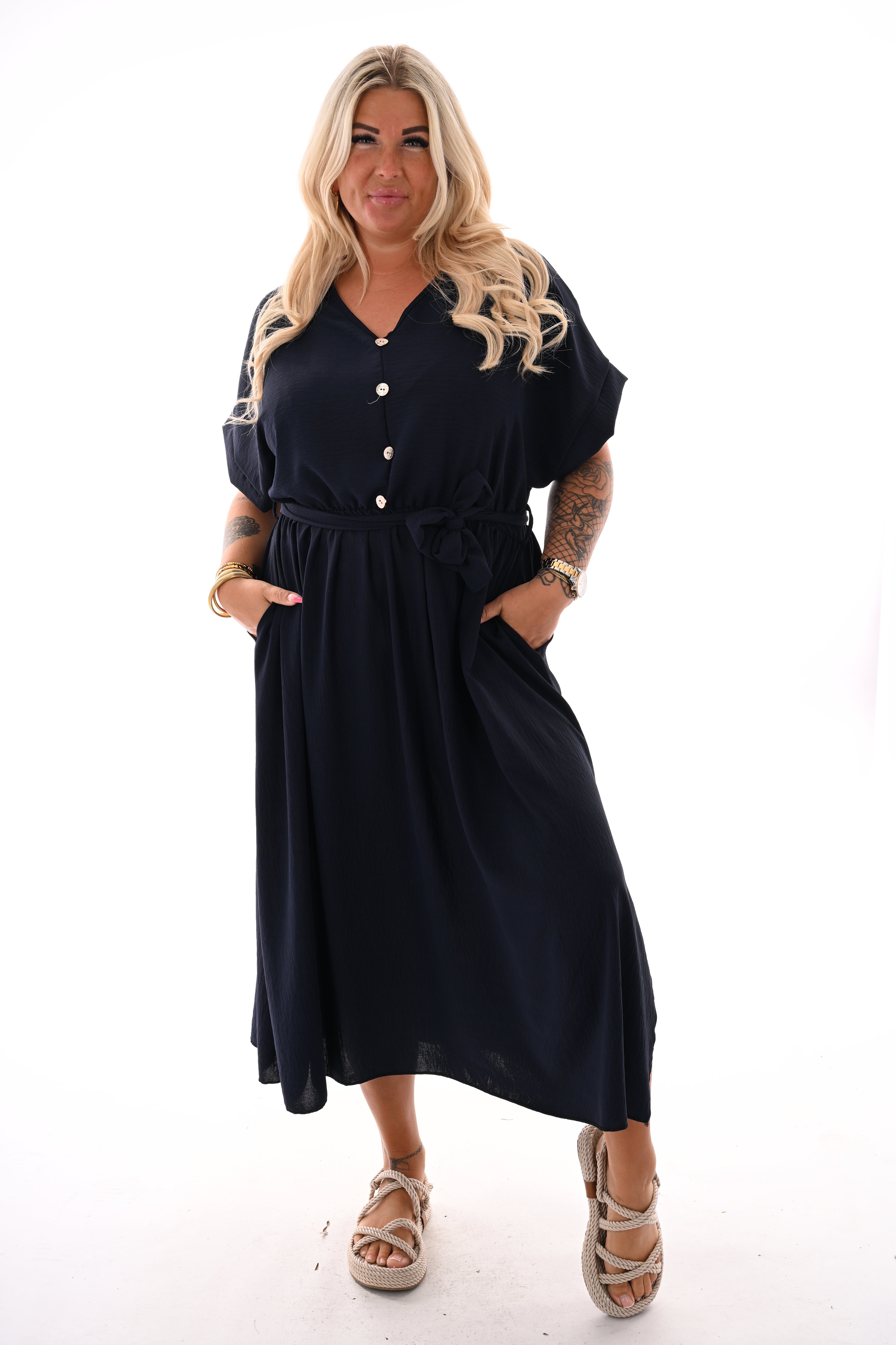 Lange jurk met knopen en strik marineblauw