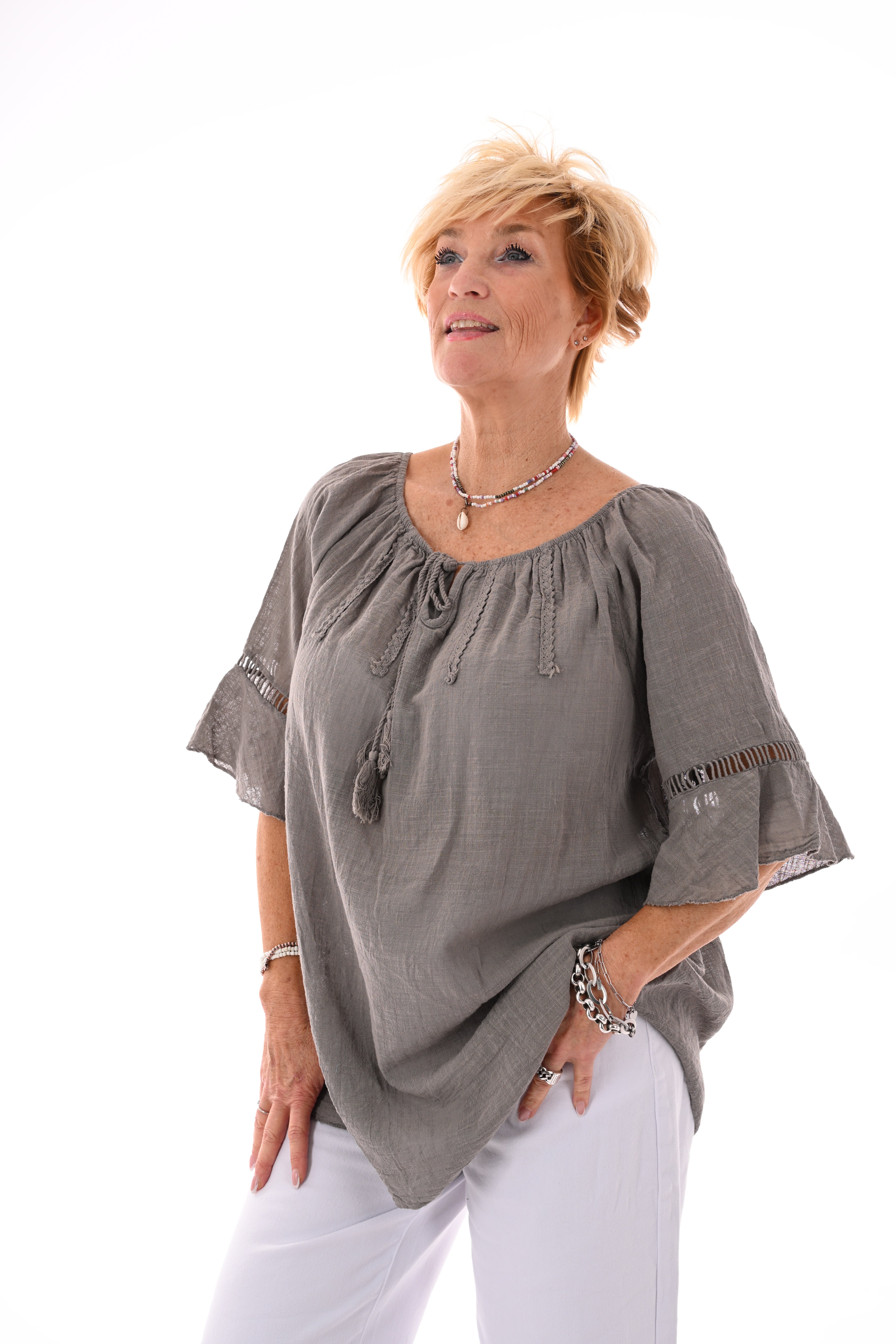 Top ibiza met kwastjes taupe