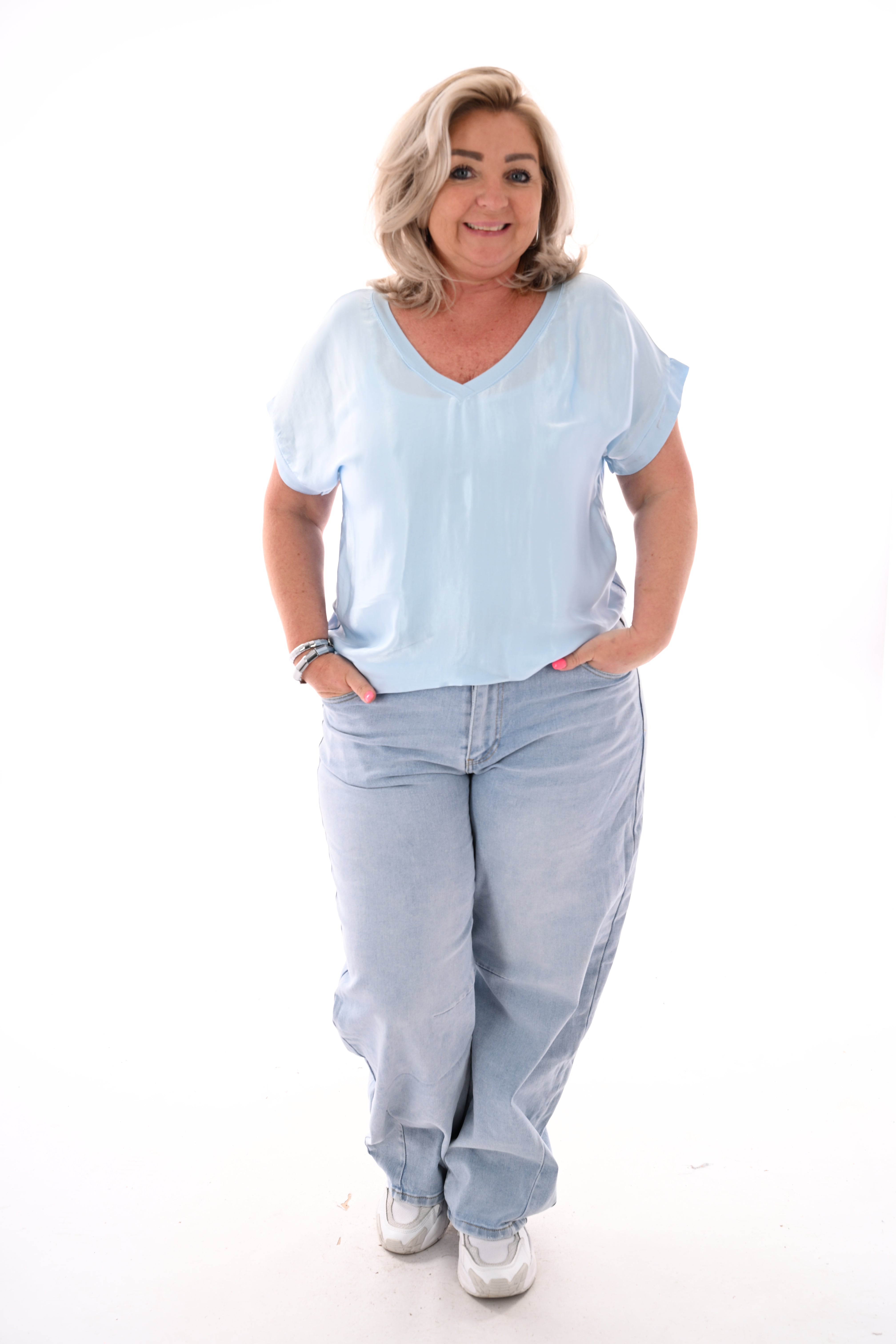 Top silky korte mouwen v-hals lichtblauw