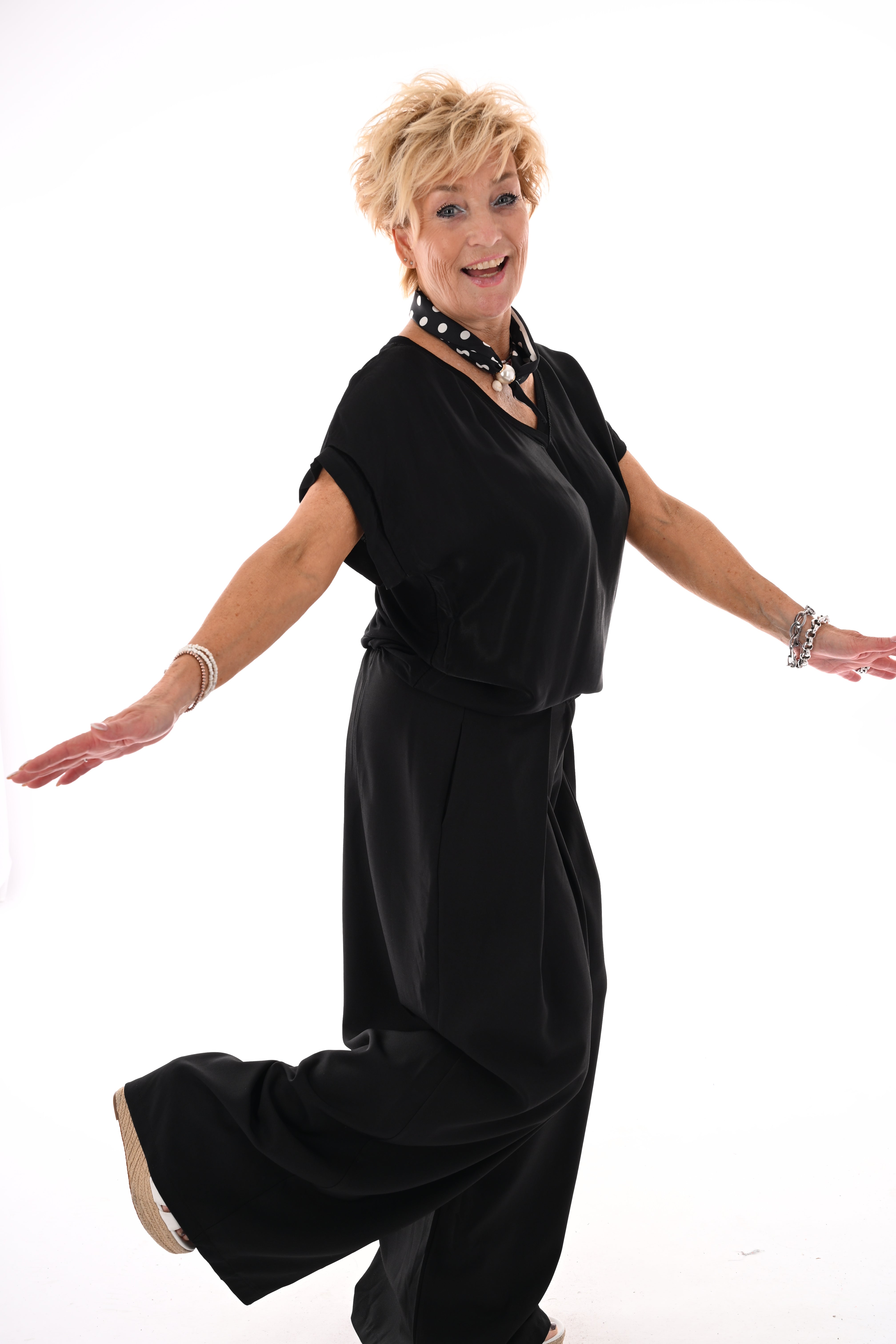 Top silky korte mouwen v-hals zwart