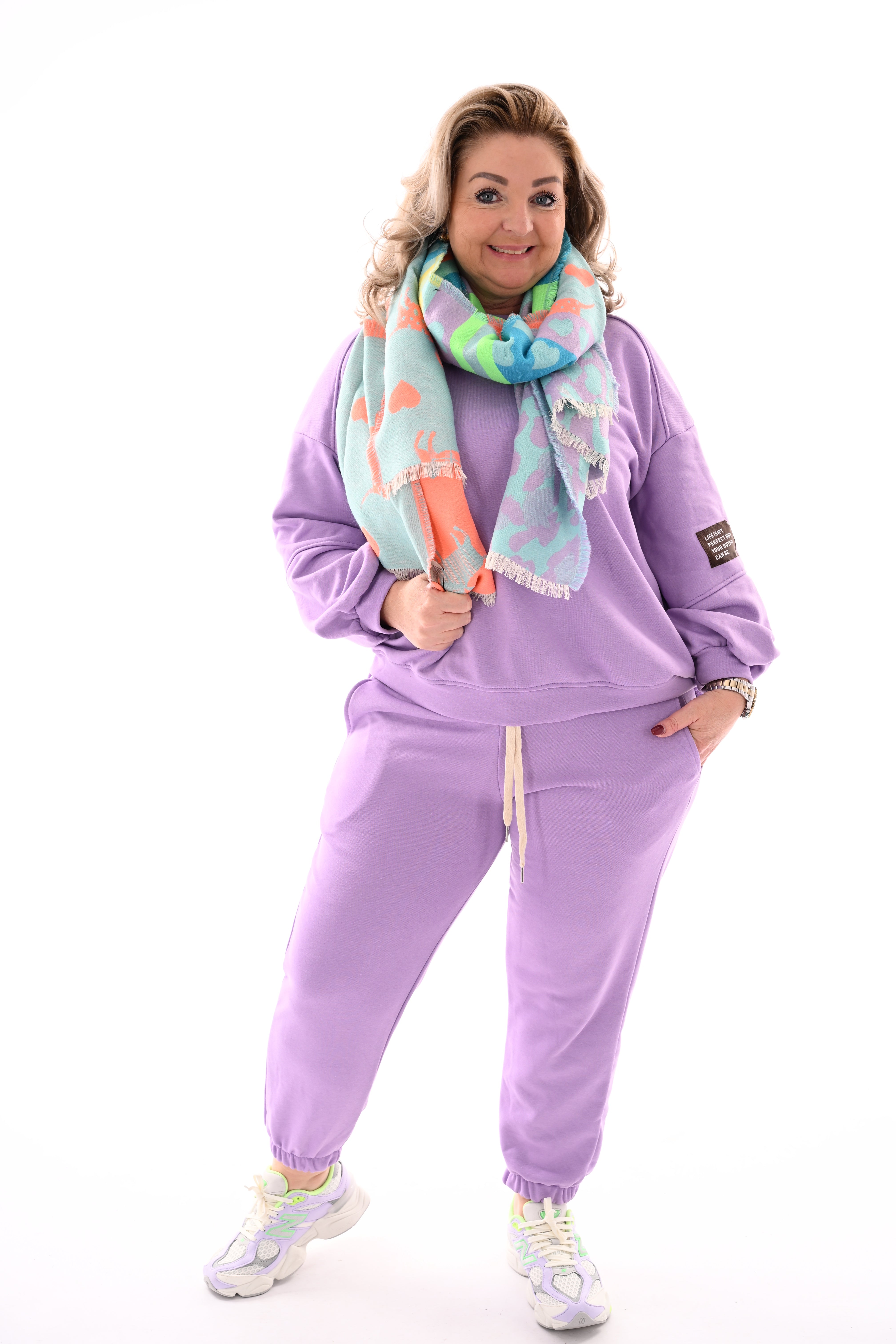 Tweedelig pak pofmouwen applicatie lila