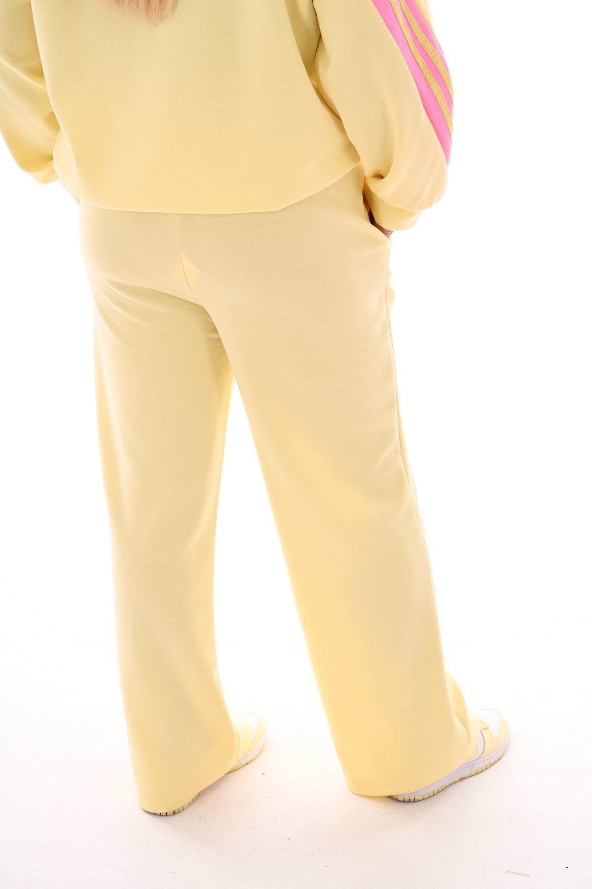 Wijde broek met naad lichtgeel