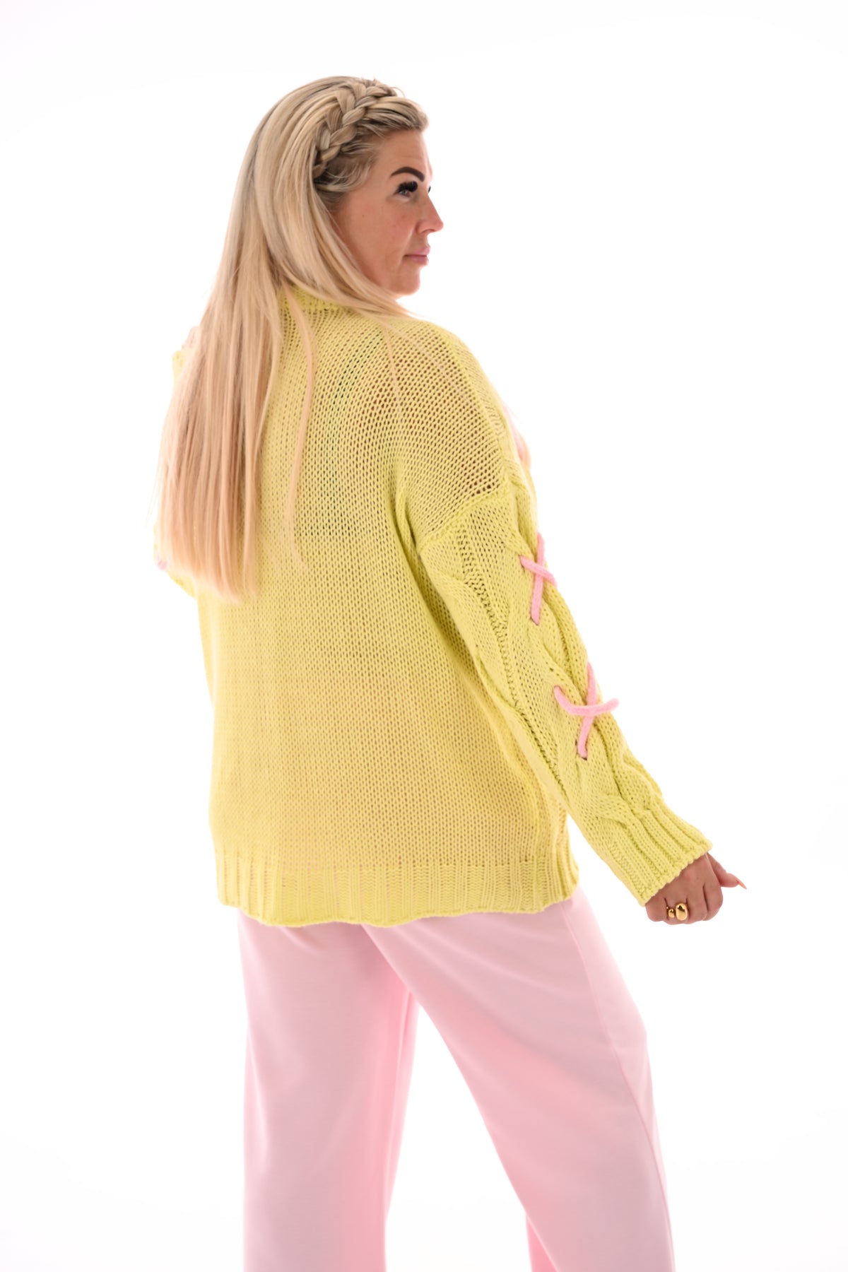 Gebreide trui grote stiksel geel